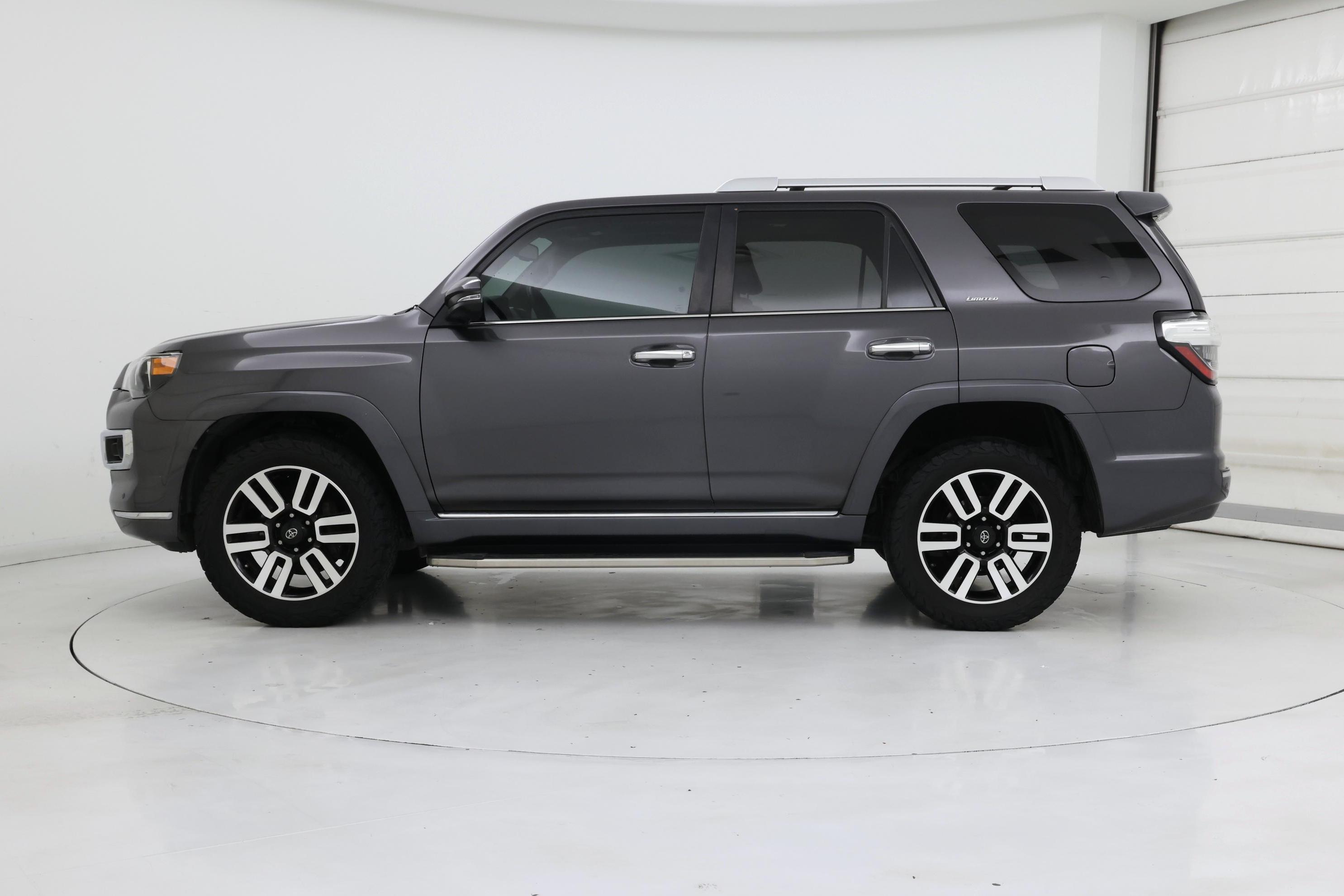 Thumbnail: 2016 Toyota 4Runner - 3