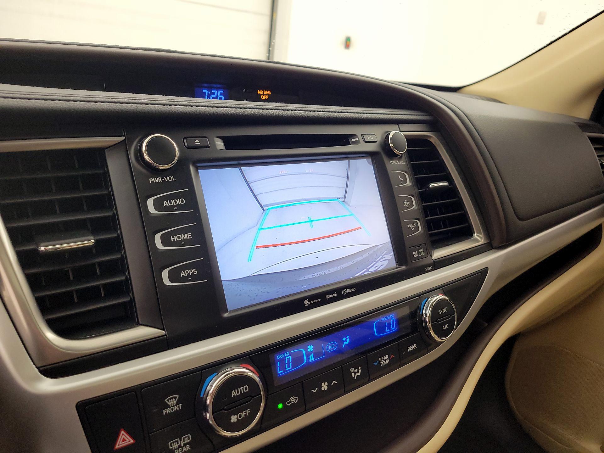 Thumbnail: 2018 Toyota Highlander - 14