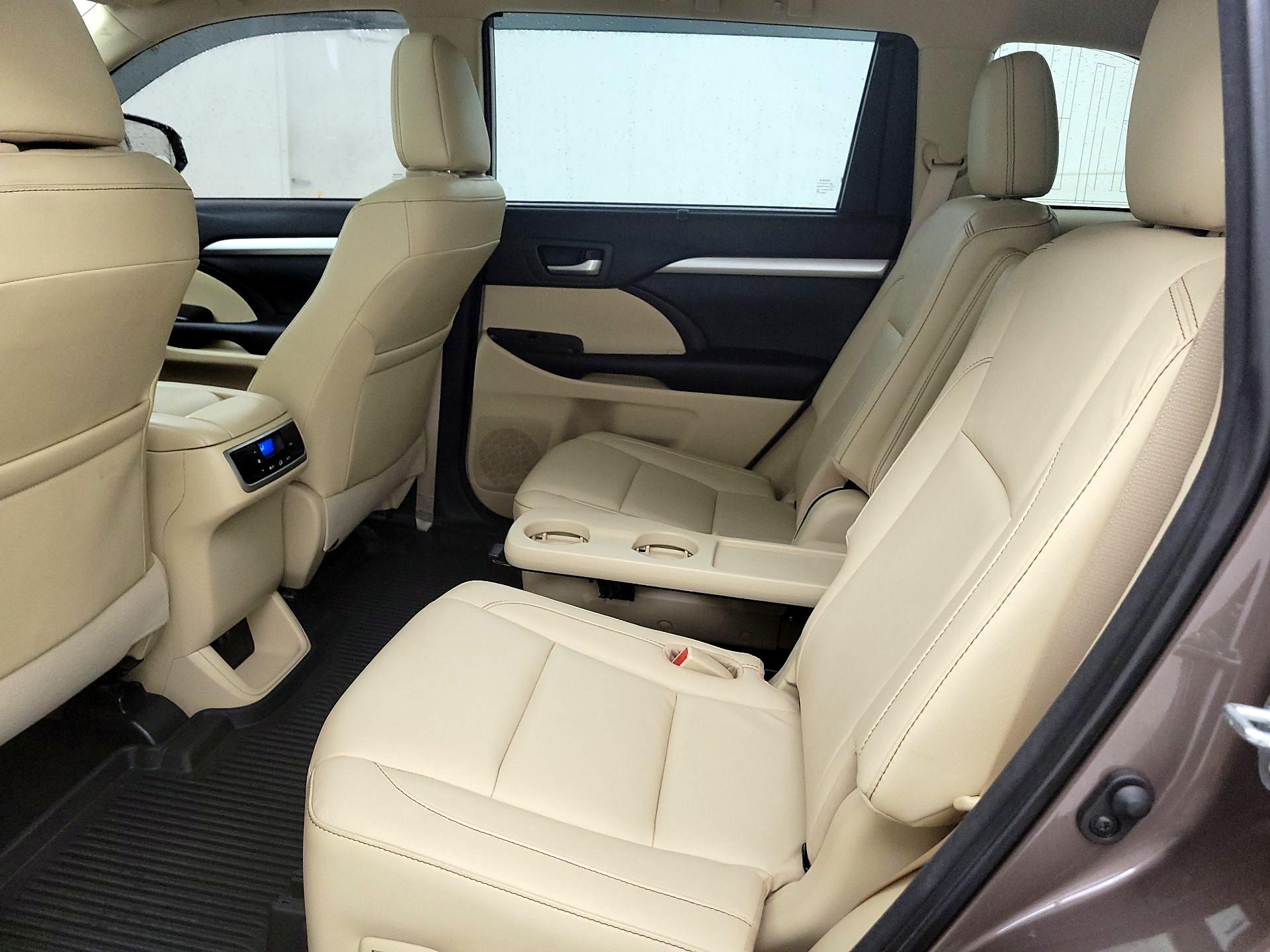 Thumbnail: 2018 Toyota Highlander - 20