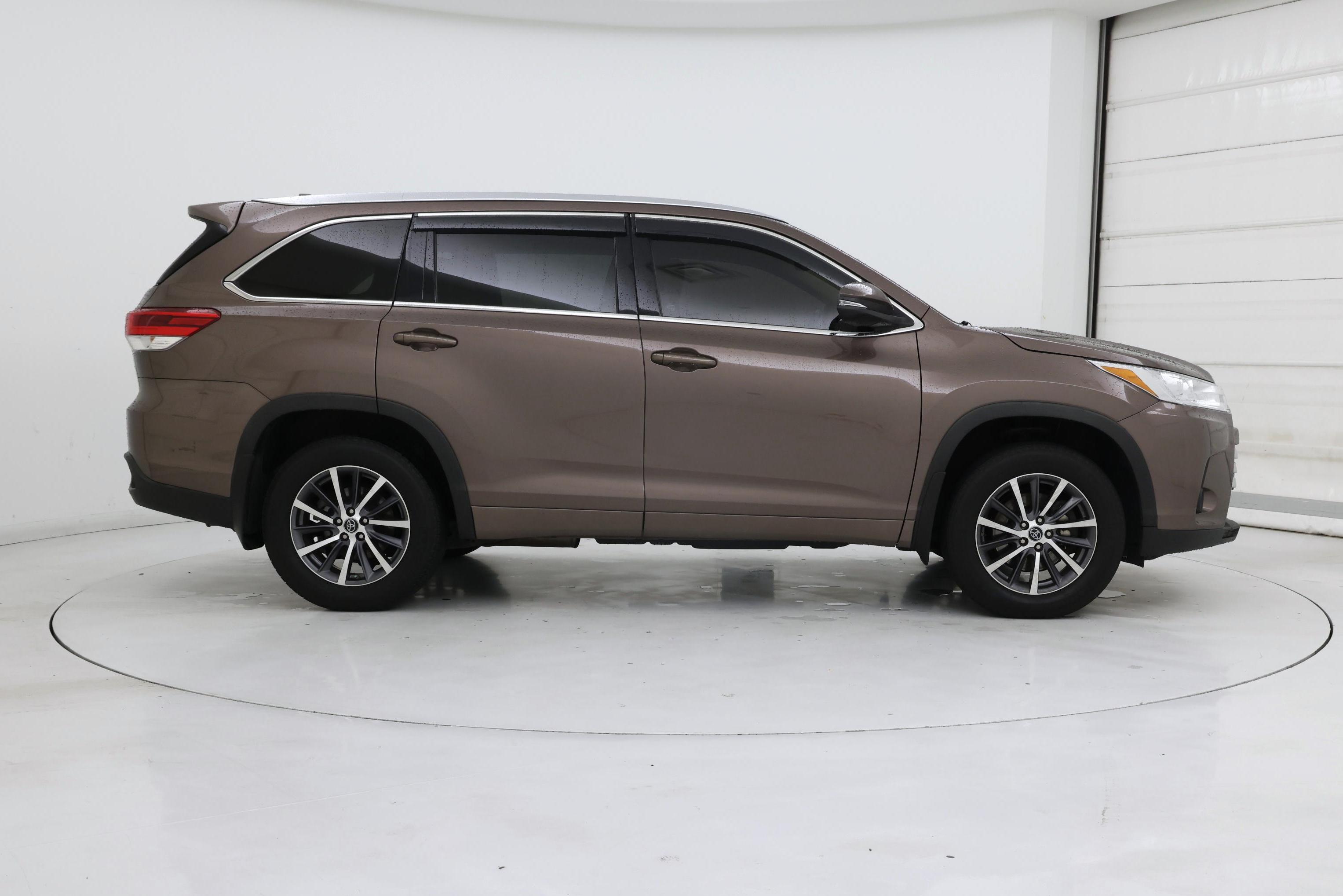Thumbnail: 2018 Toyota Highlander - 7