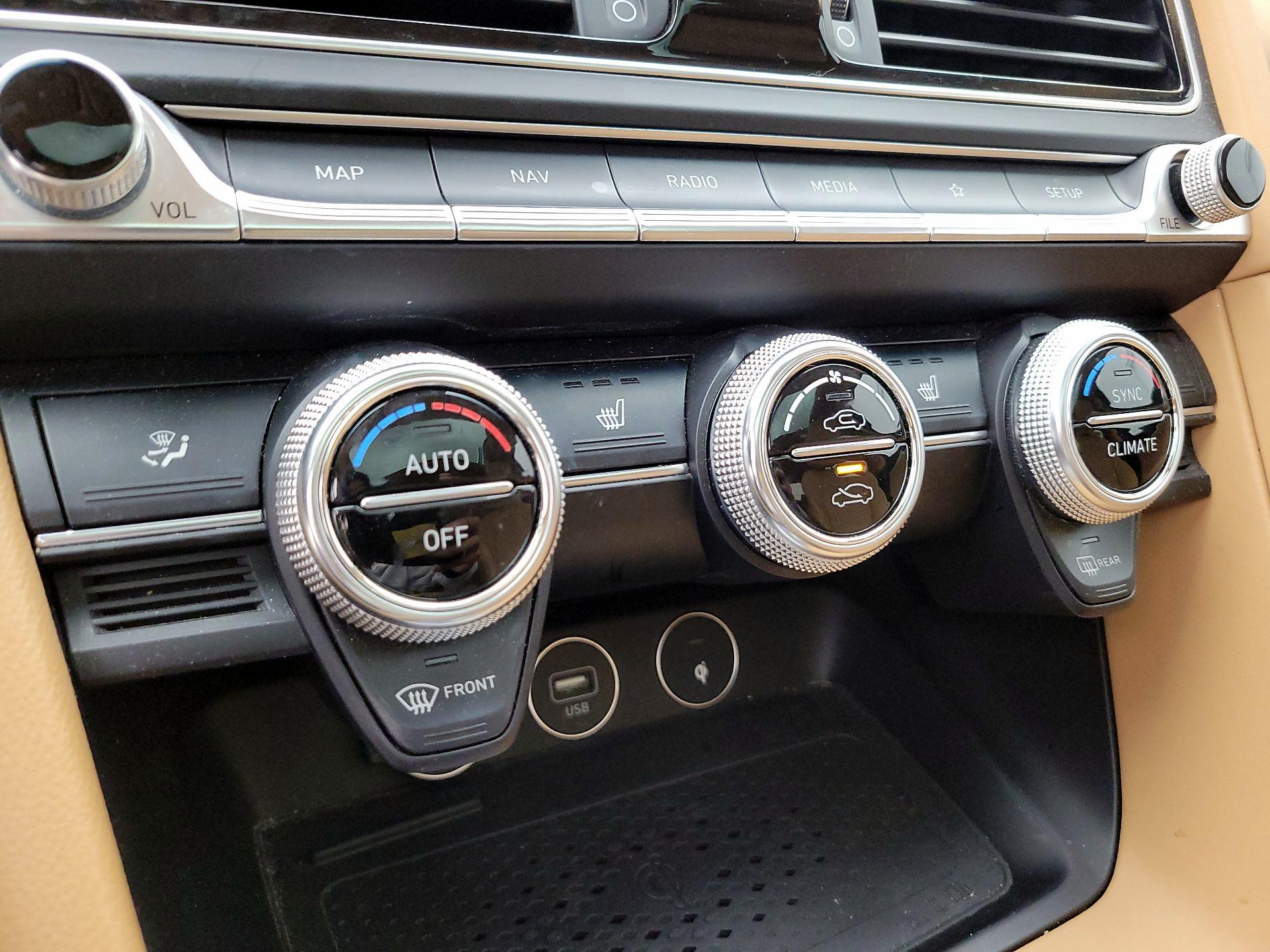 Thumbnail: 2022 Genesis G70 - 17