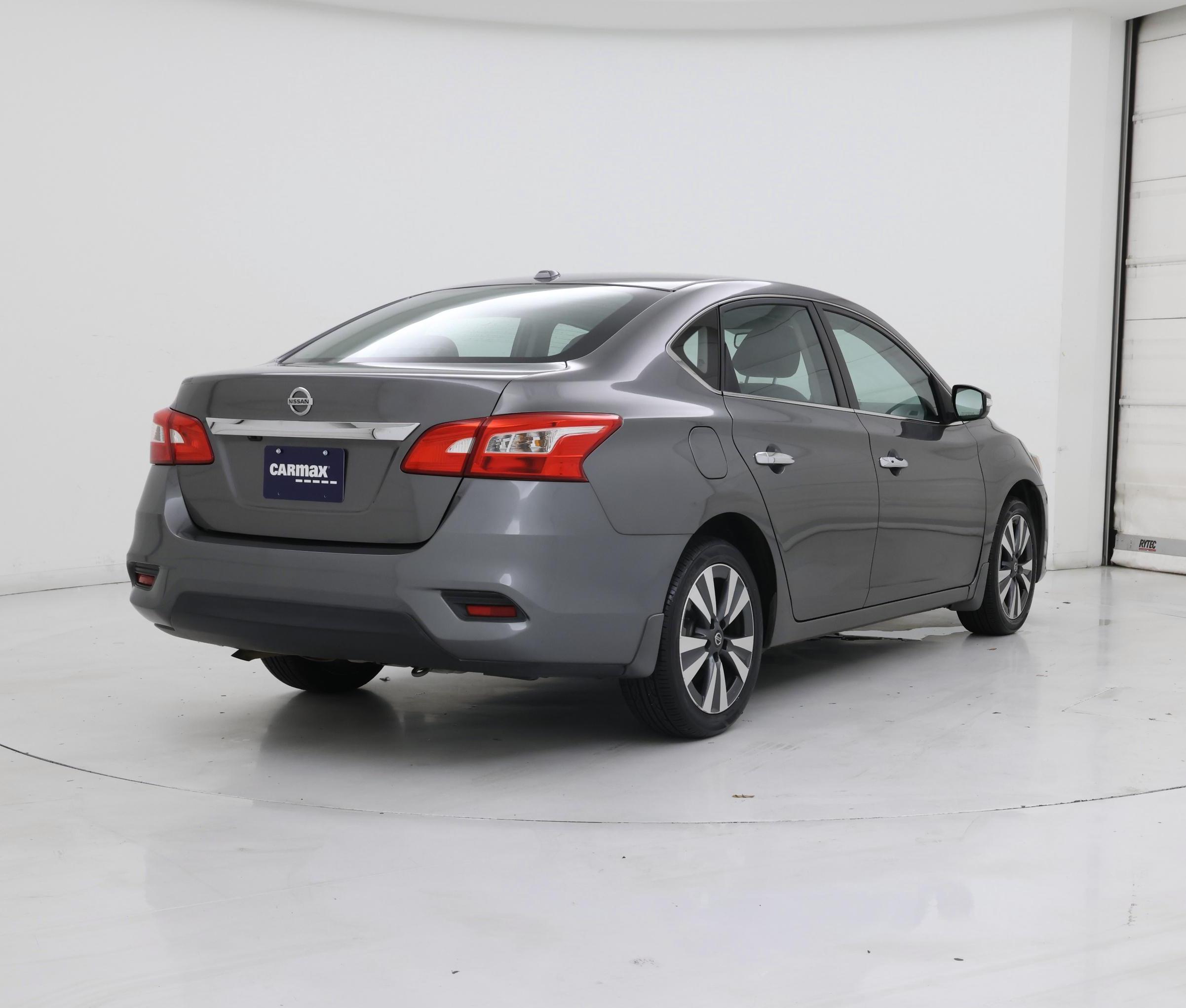 Thumbnail: 2016 Nissan Sentra - 8