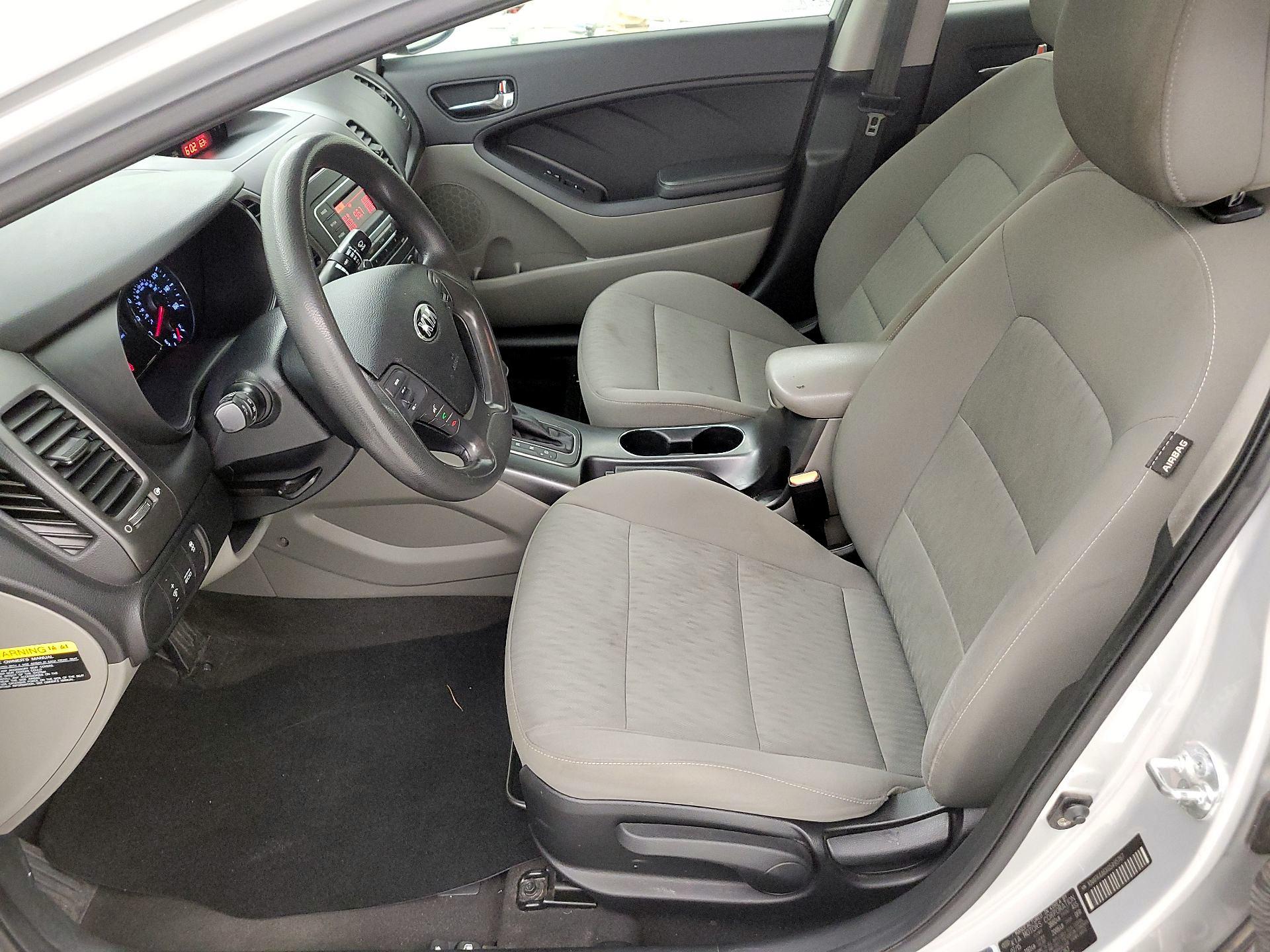 Thumbnail: 2016 Kia Forte - 11