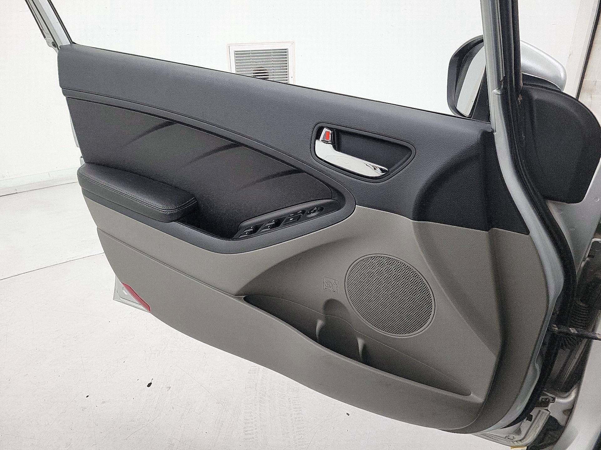 Thumbnail: 2016 Kia Forte - 12