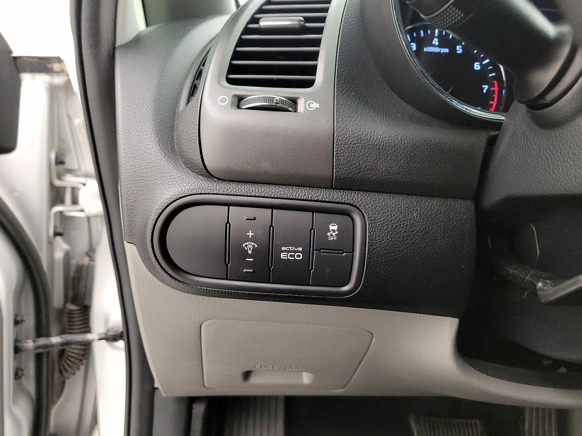 Thumbnail: 2016 Kia Forte - 13