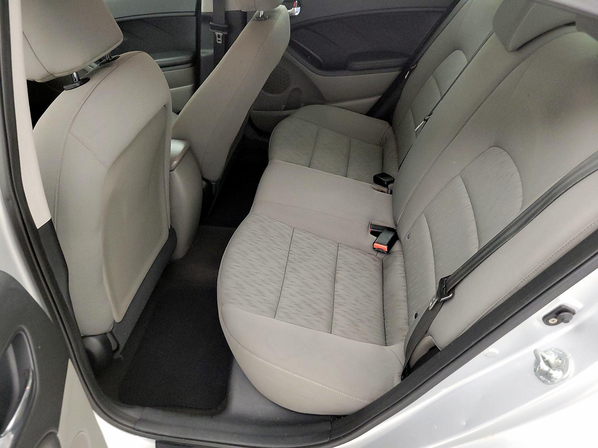 Thumbnail: 2016 Kia Forte - 18