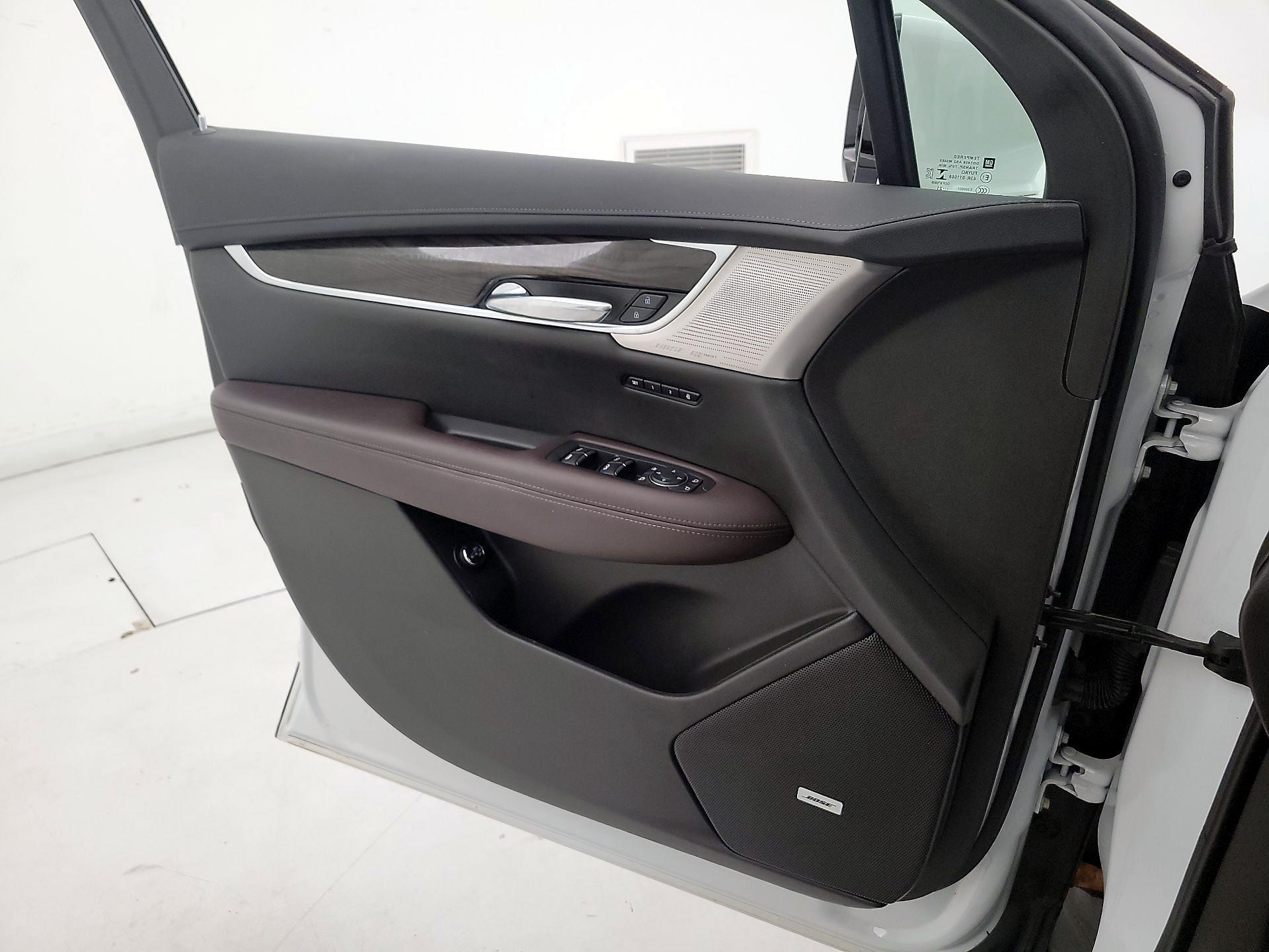 Thumbnail: 2023 Cadillac XT6 - 12