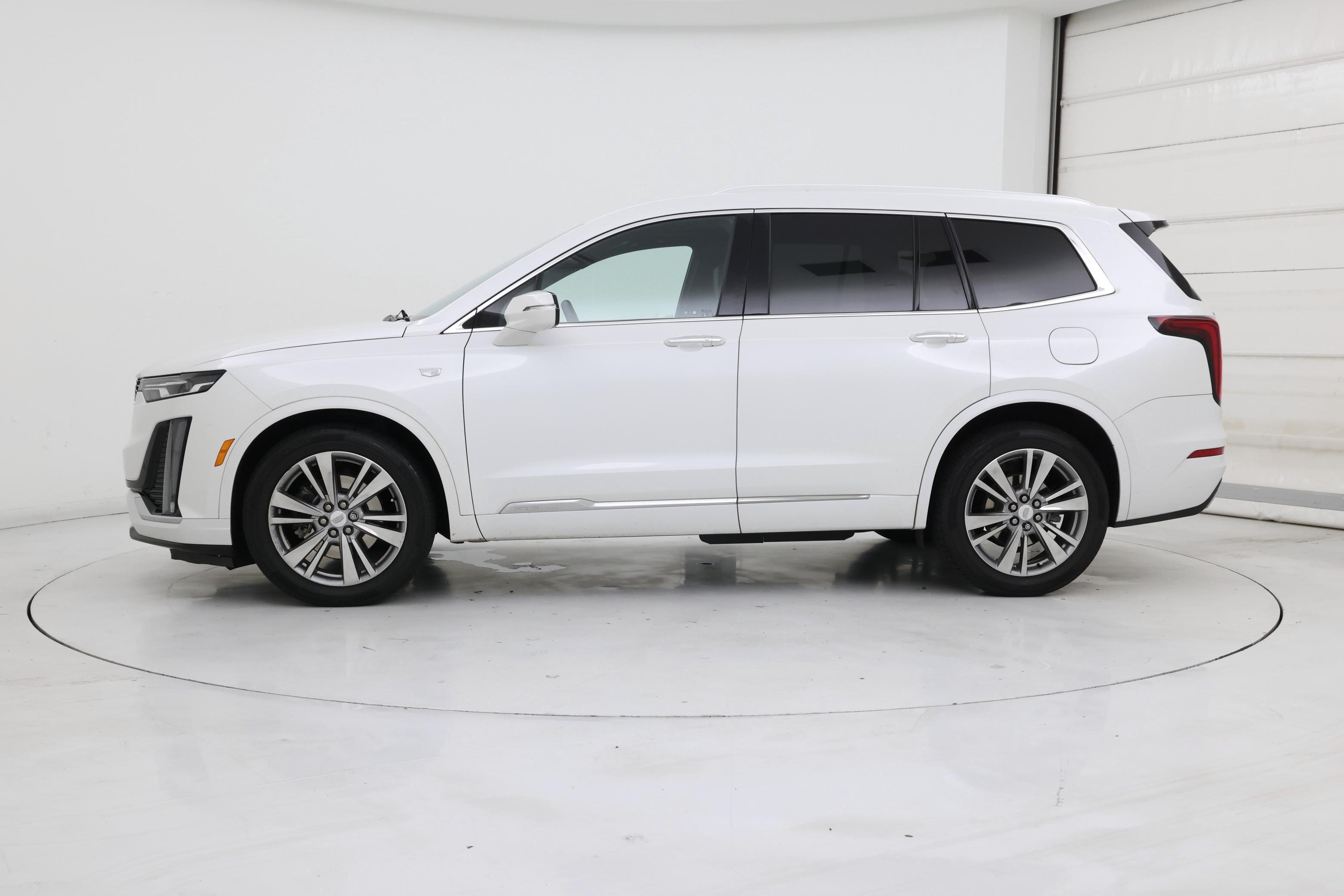 Thumbnail: 2023 Cadillac XT6 - 3