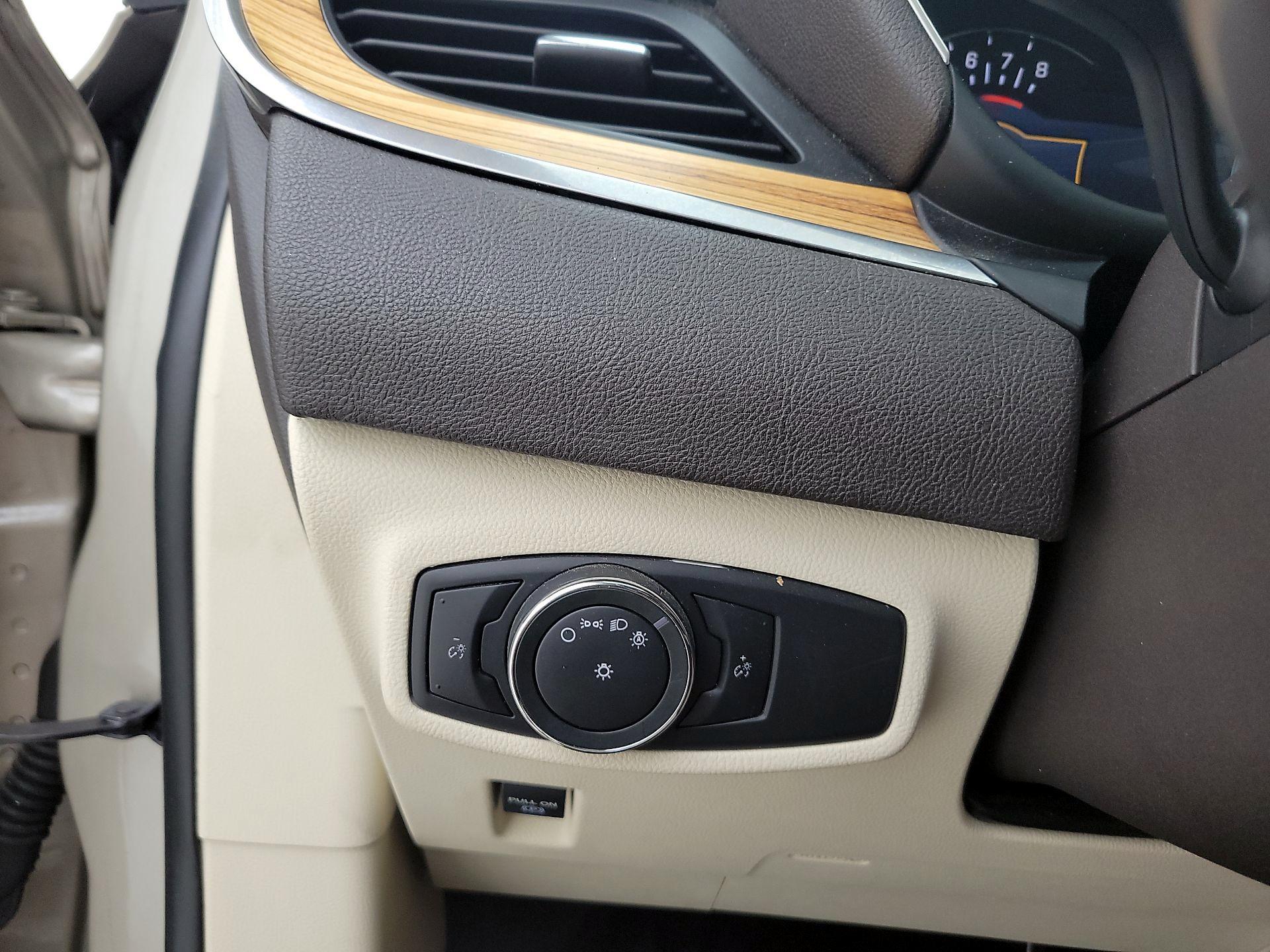 Thumbnail: 2015 Lincoln MKC - 13