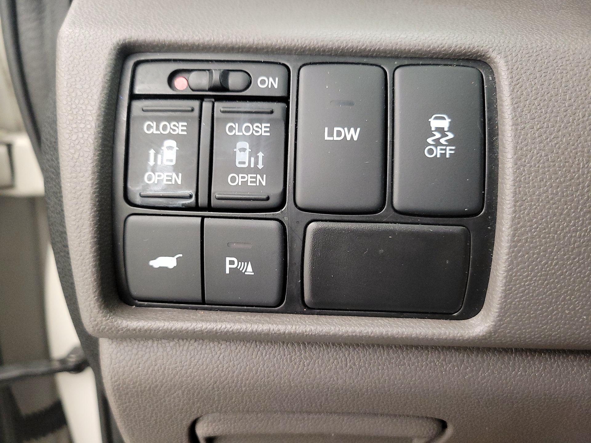Thumbnail: 2015 Honda Odyssey - 13