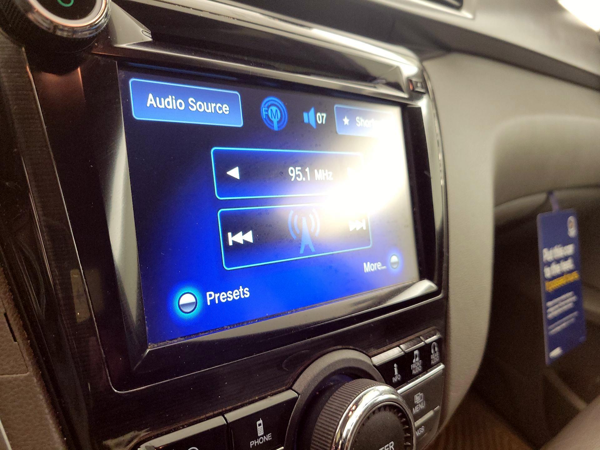 Thumbnail: 2015 Honda Odyssey - 16