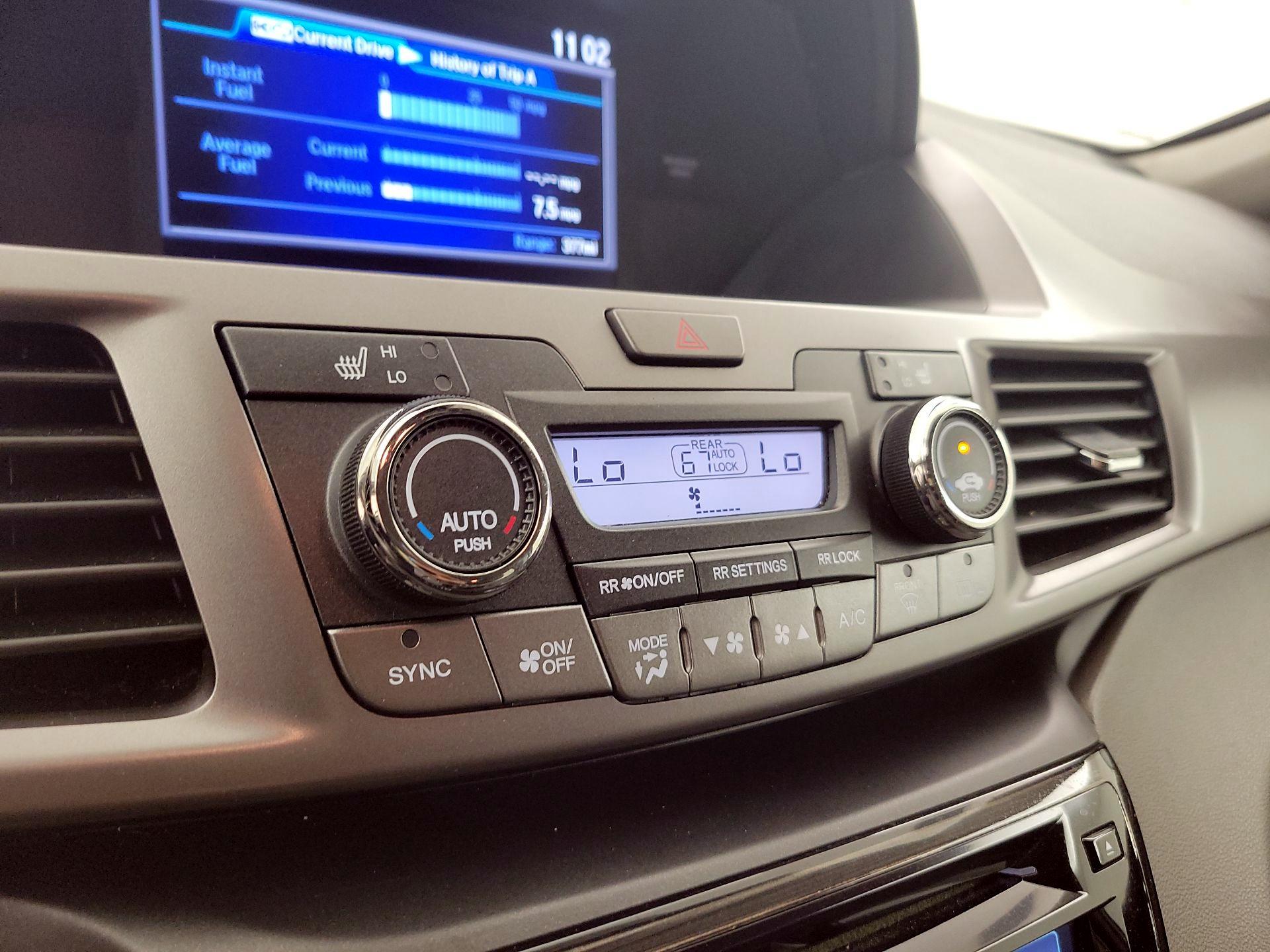Thumbnail: 2015 Honda Odyssey - 17