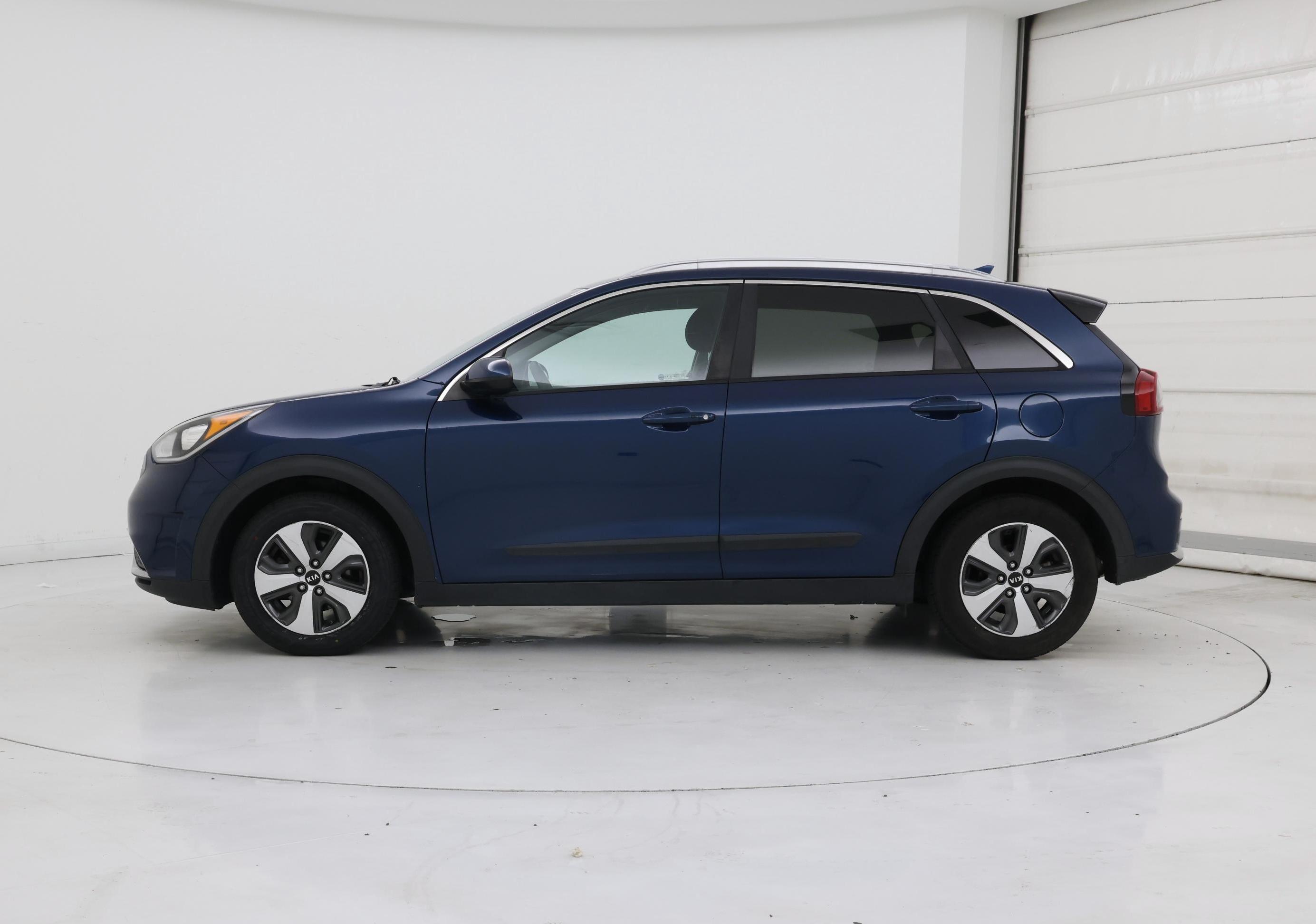 Thumbnail: 2017 Kia Niro - 3