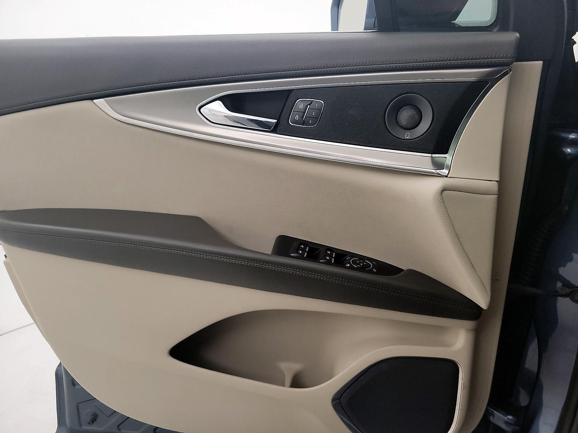 Thumbnail: 2019 Lincoln Nautilus - 12