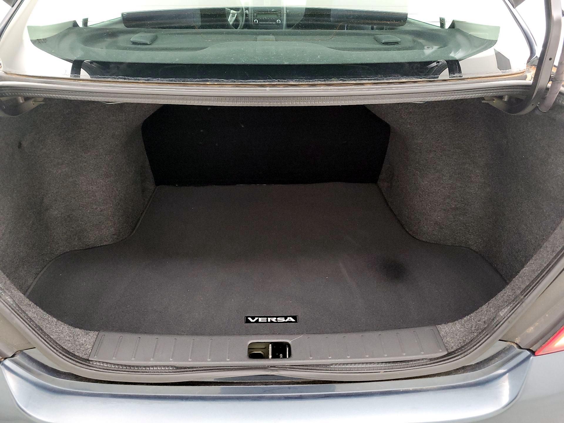 Thumbnail: 2015 Nissan Versa - 17