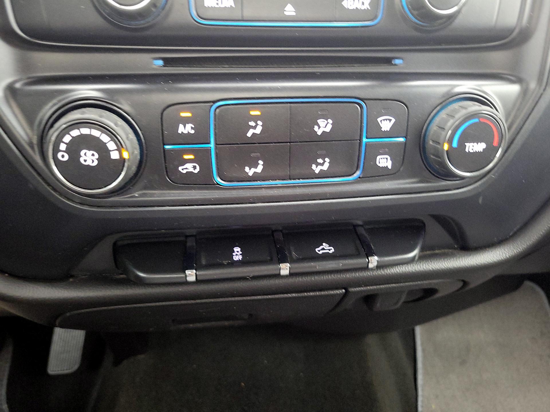 Thumbnail: 2015 Chevrolet Silverado 1500 - 16