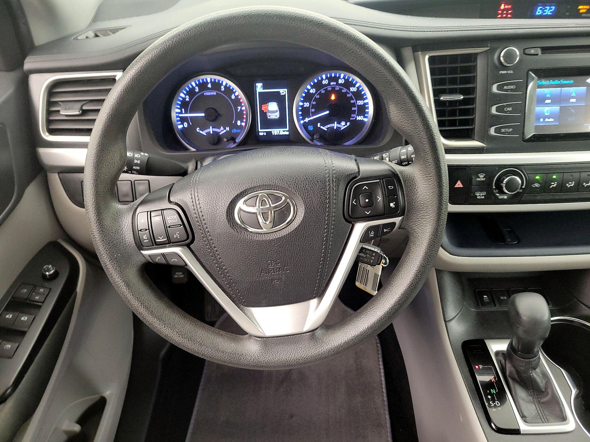 Thumbnail: 2019 Toyota Highlander - 10