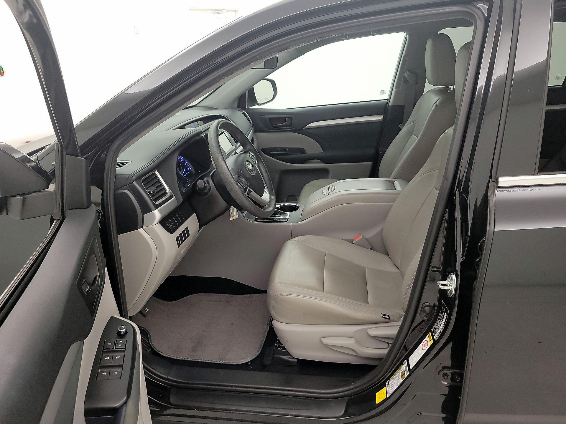 Thumbnail: 2019 Toyota Highlander - 11