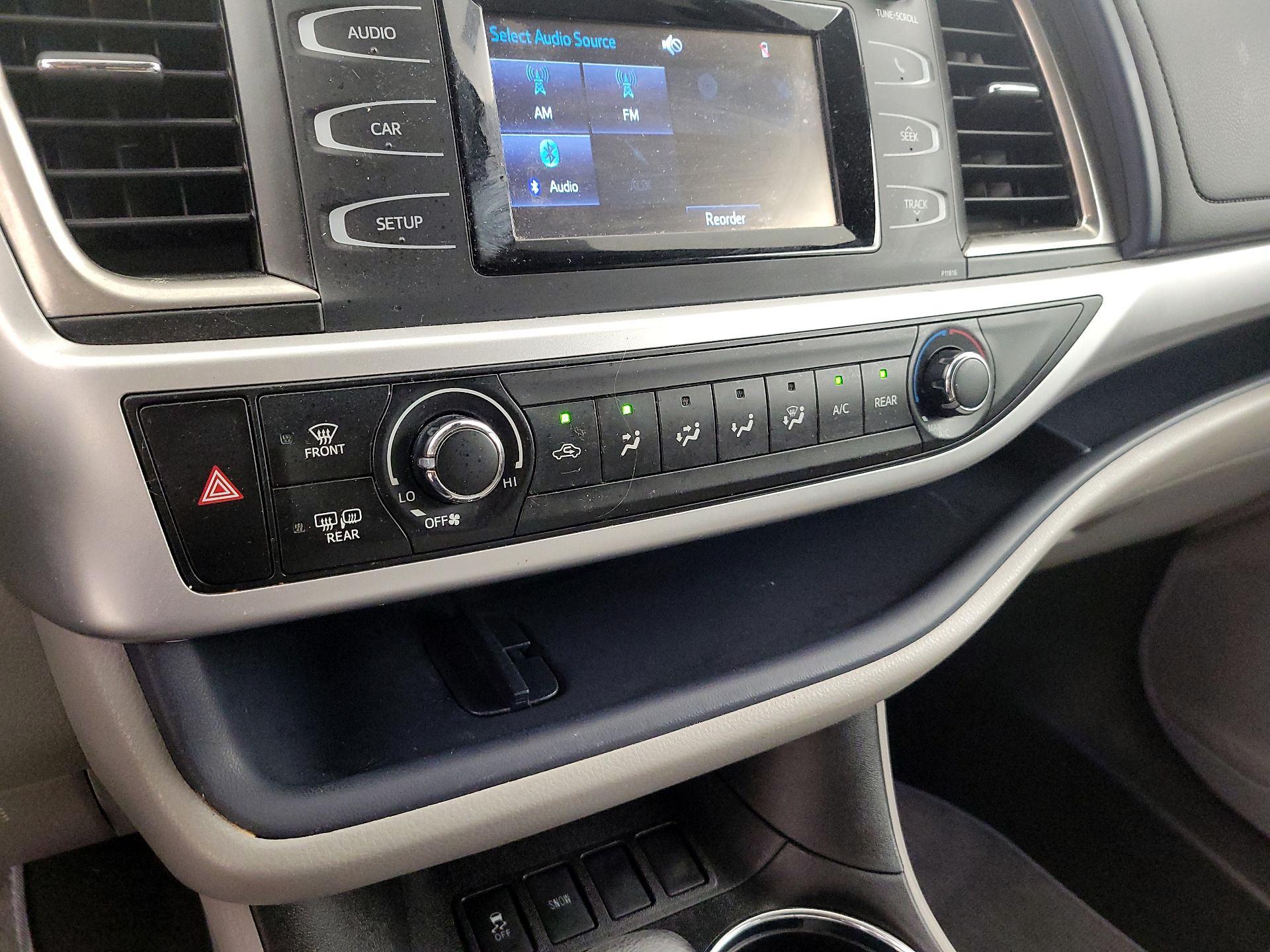 Thumbnail: 2019 Toyota Highlander - 16