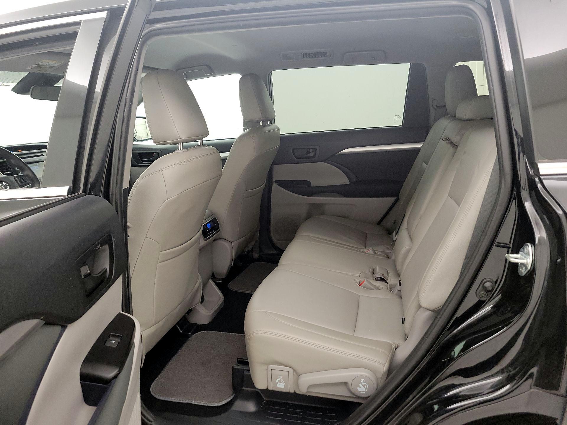Thumbnail: 2019 Toyota Highlander - 19