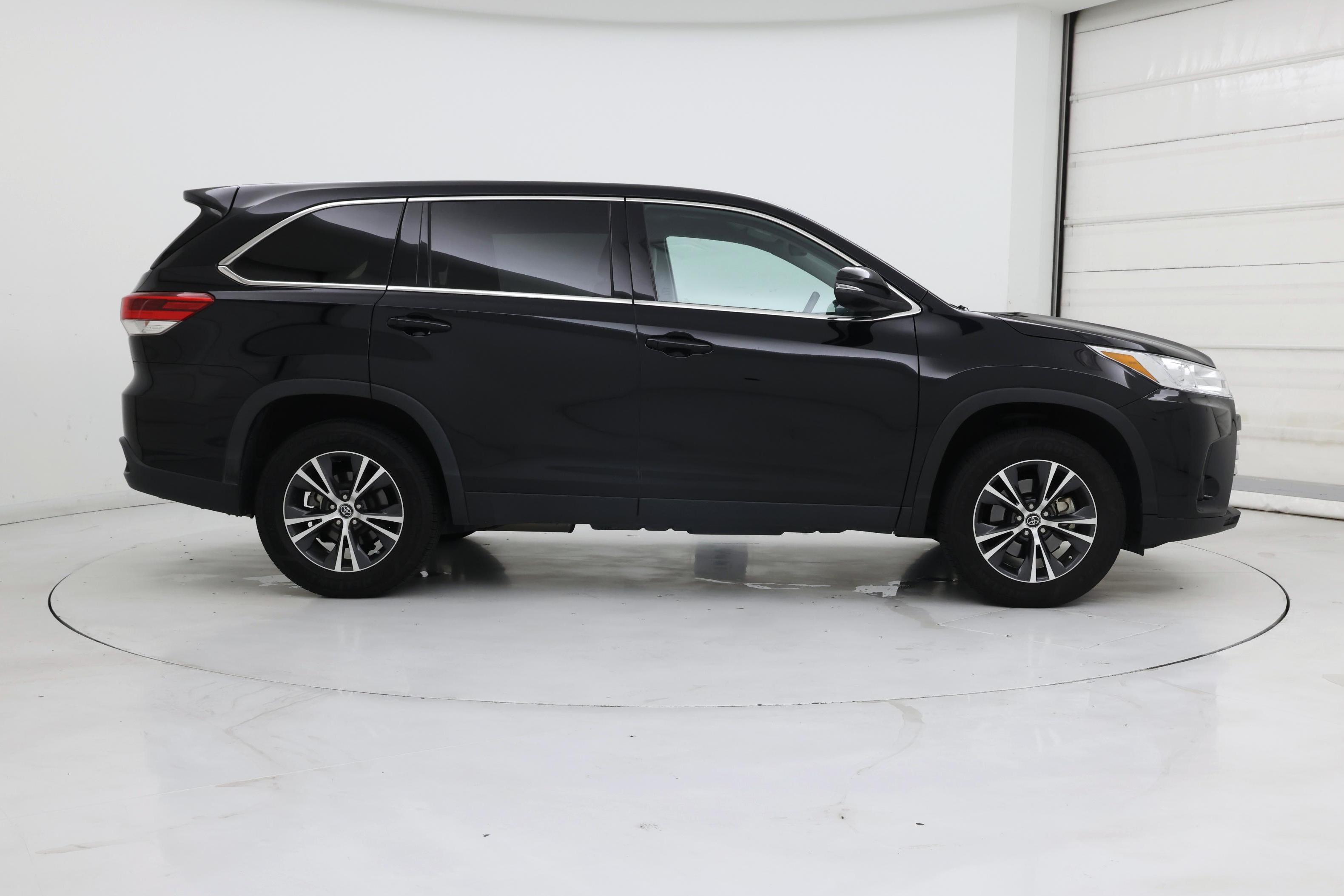 Thumbnail: 2019 Toyota Highlander - 7