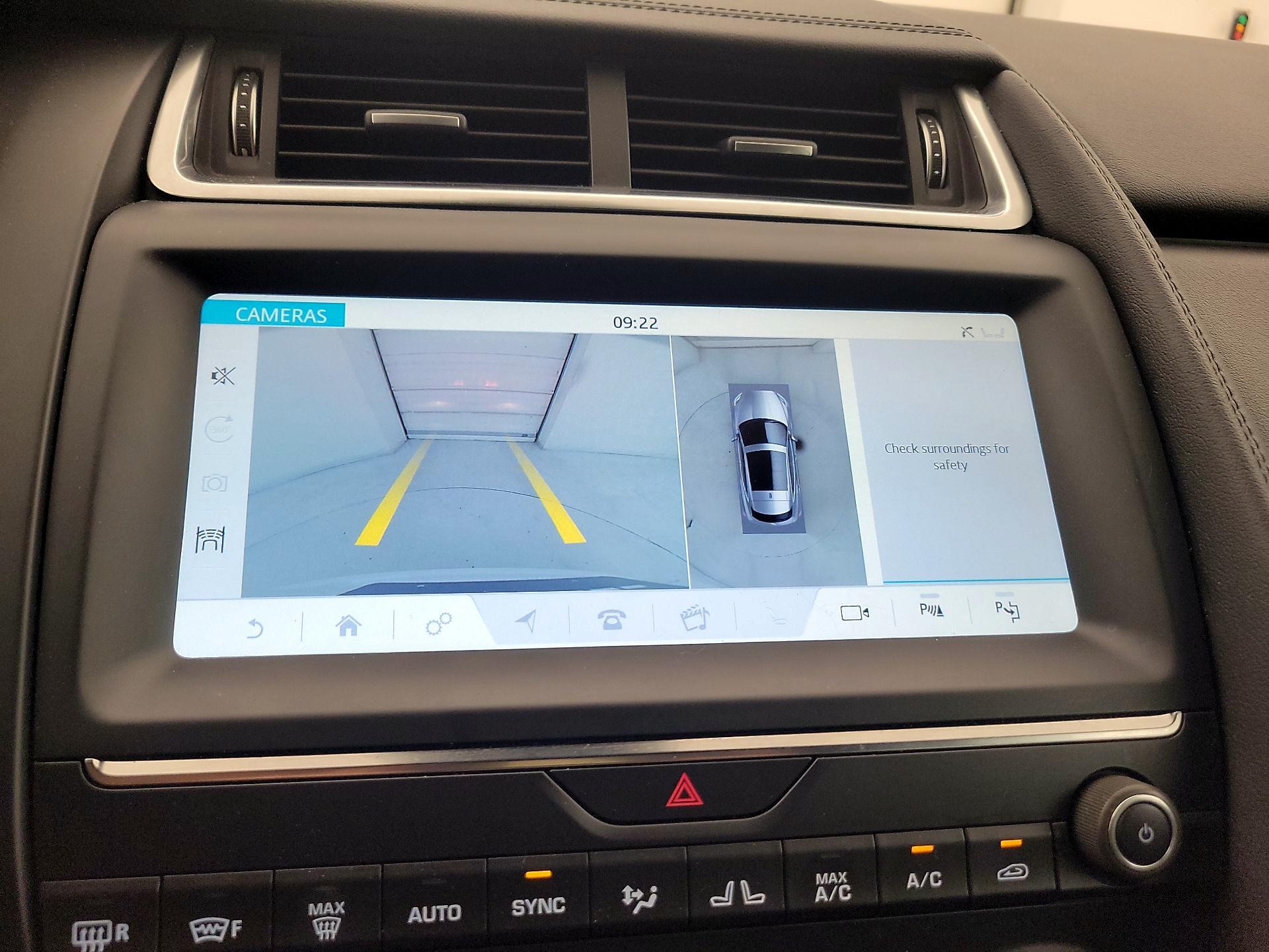 Thumbnail: 2019 Jaguar E-Pace - 15