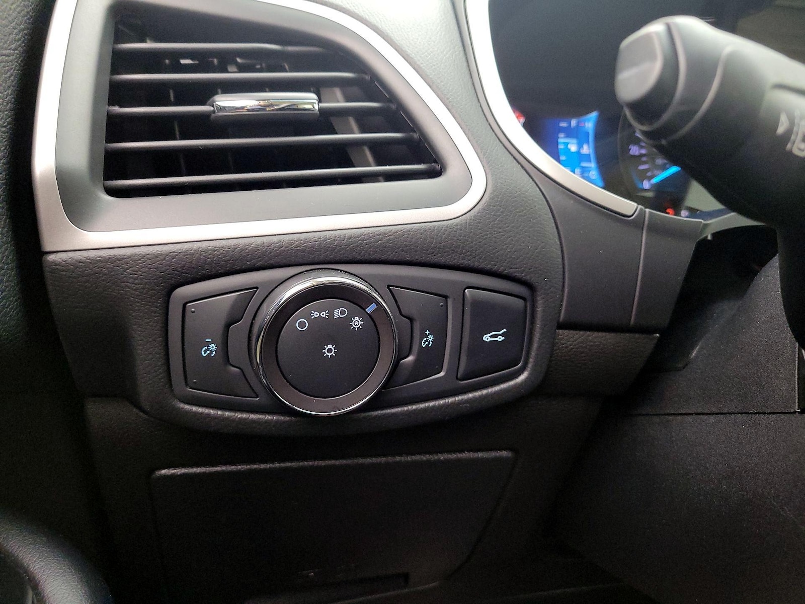 2018 Ford Edge SEL - Photo 14