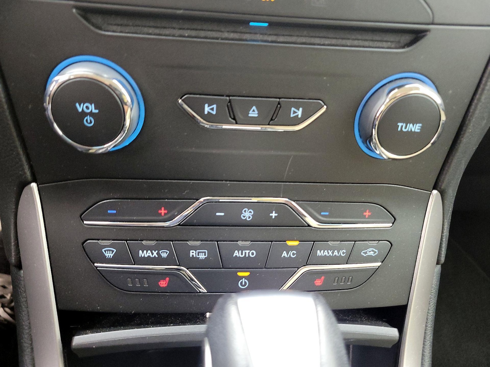 2018 Ford Edge SEL - Photo 18