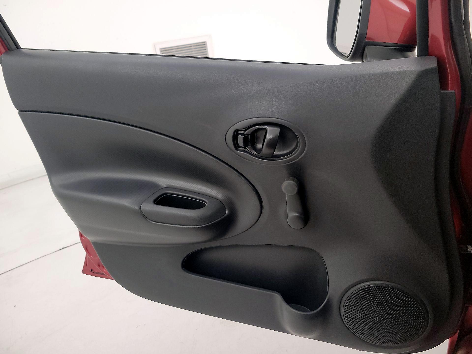 Thumbnail: 2016 Nissan Versa Note - 12