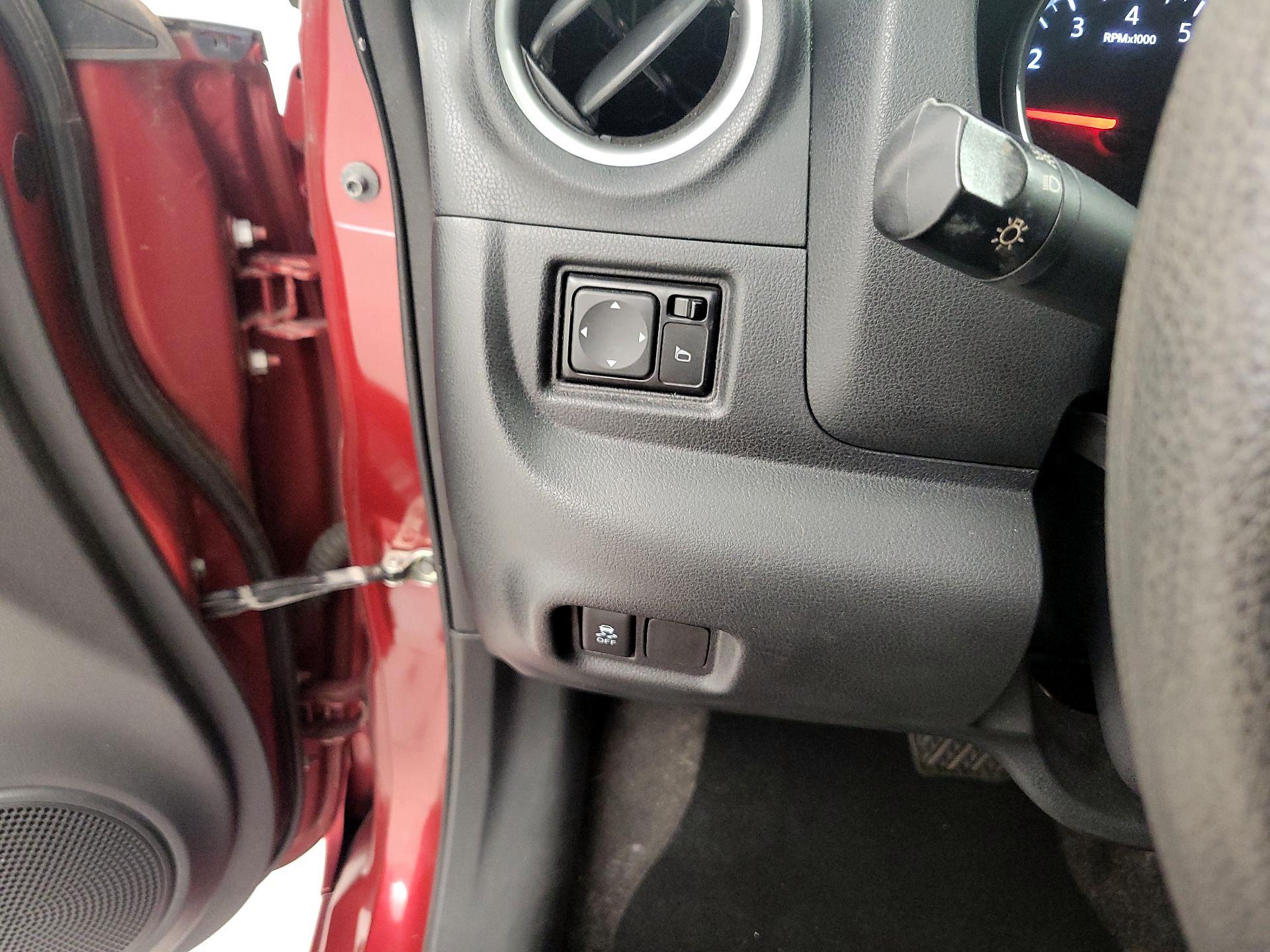 Thumbnail: 2016 Nissan Versa Note - 13