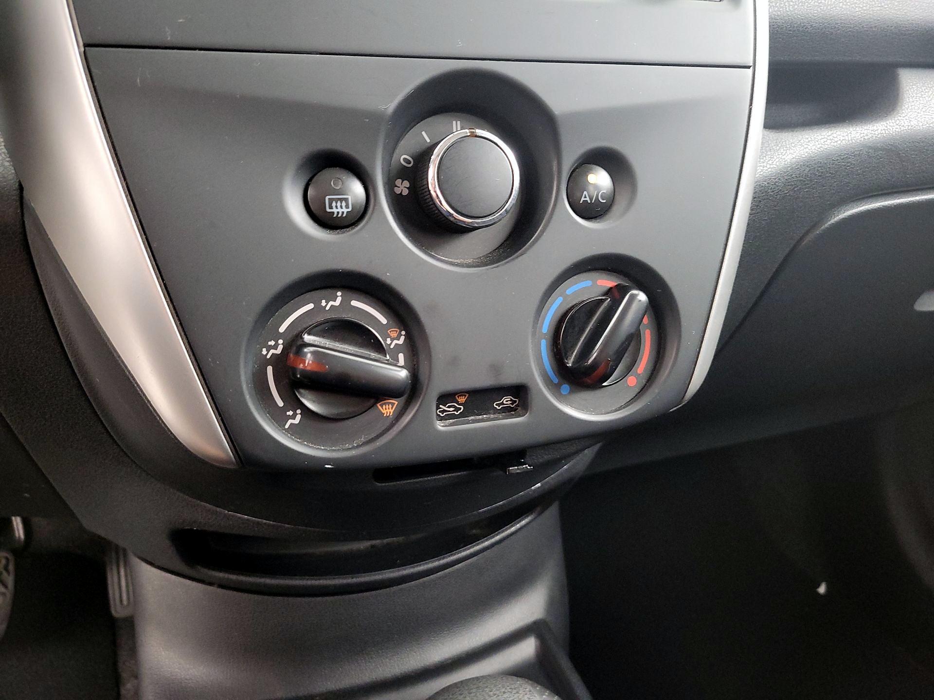 Thumbnail: 2016 Nissan Versa Note - 15