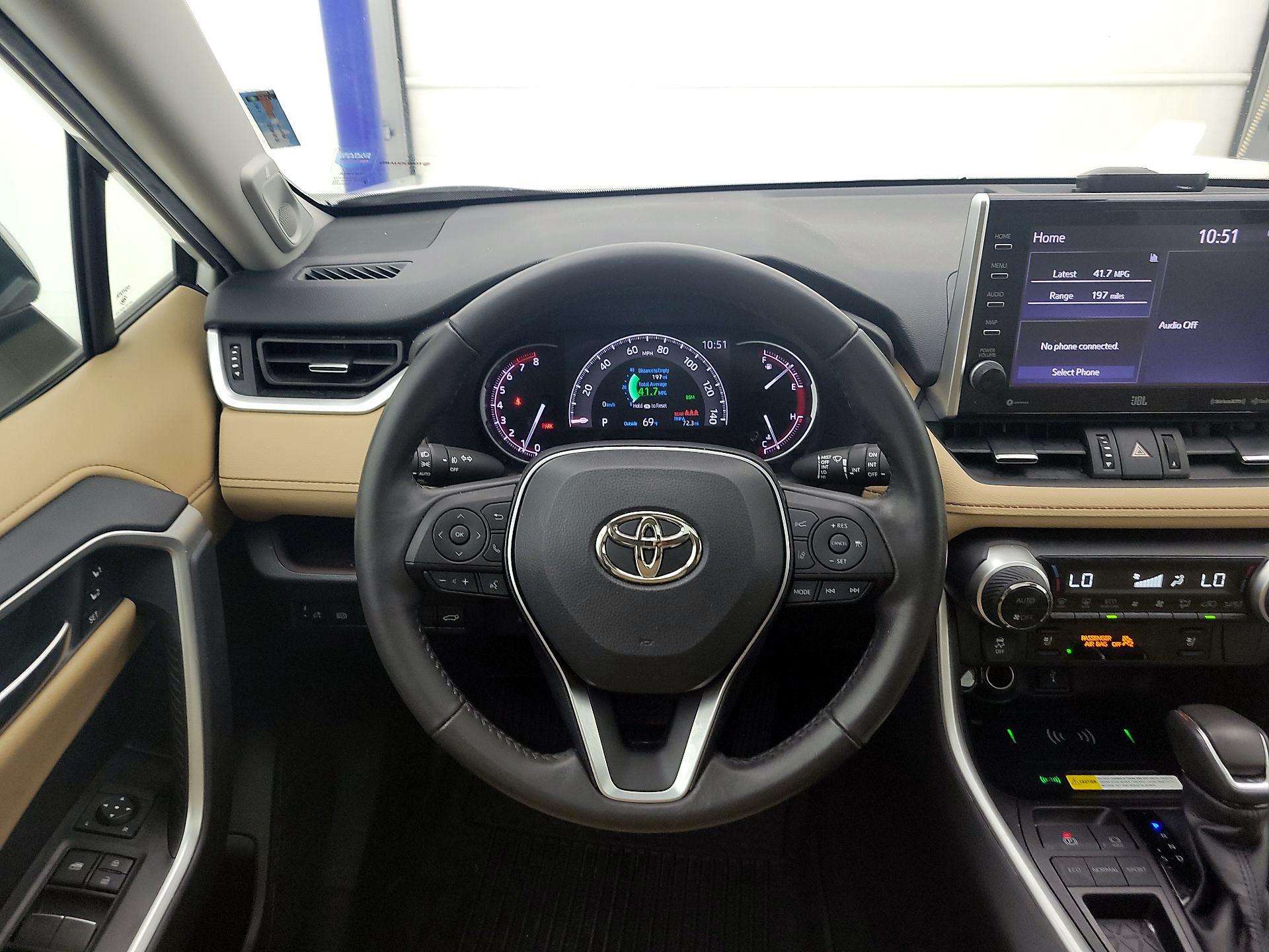 Thumbnail: 2022 Toyota RAV4 - 10