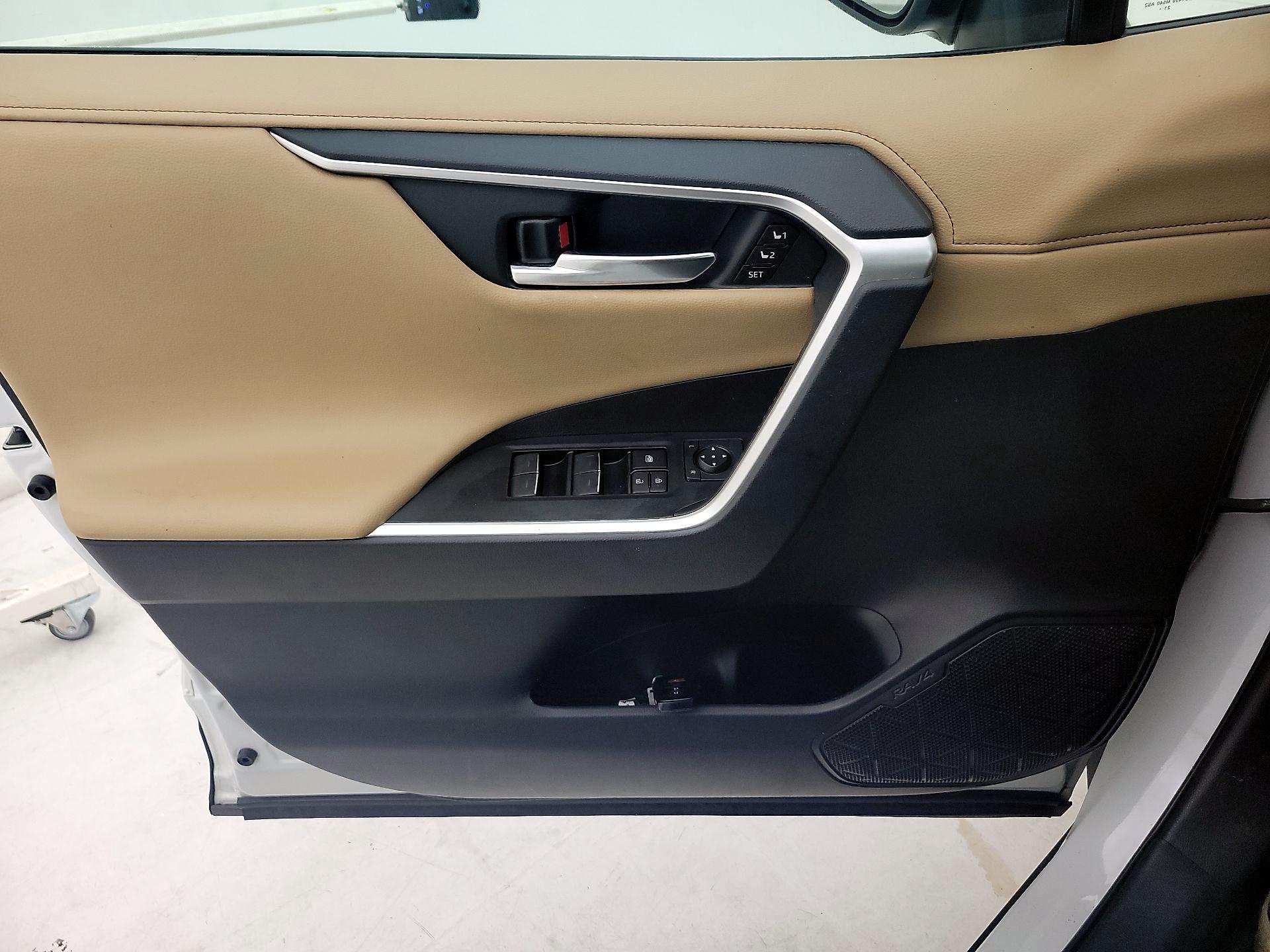 Thumbnail: 2022 Toyota RAV4 - 12
