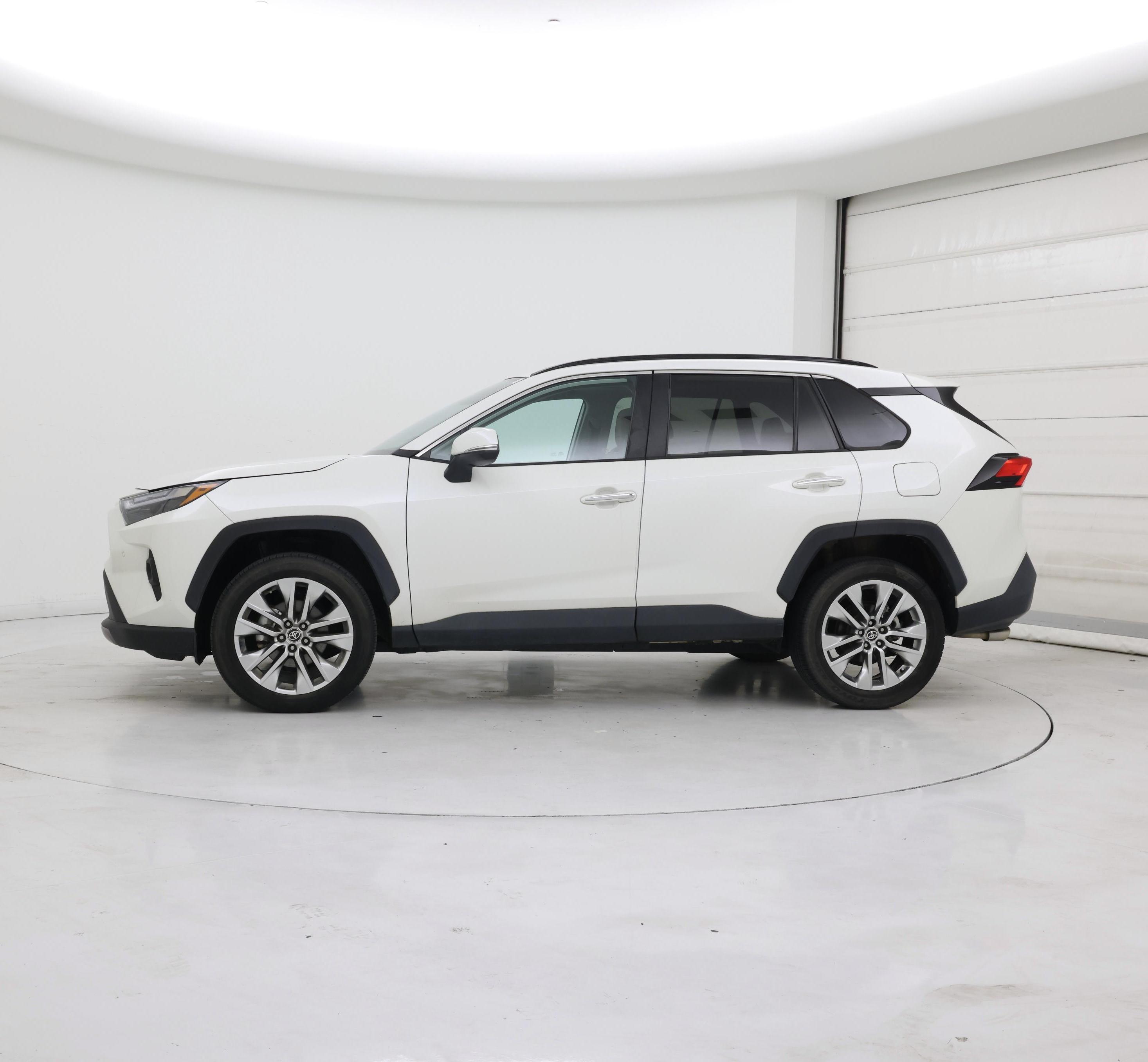 Thumbnail: 2022 Toyota RAV4 - 3