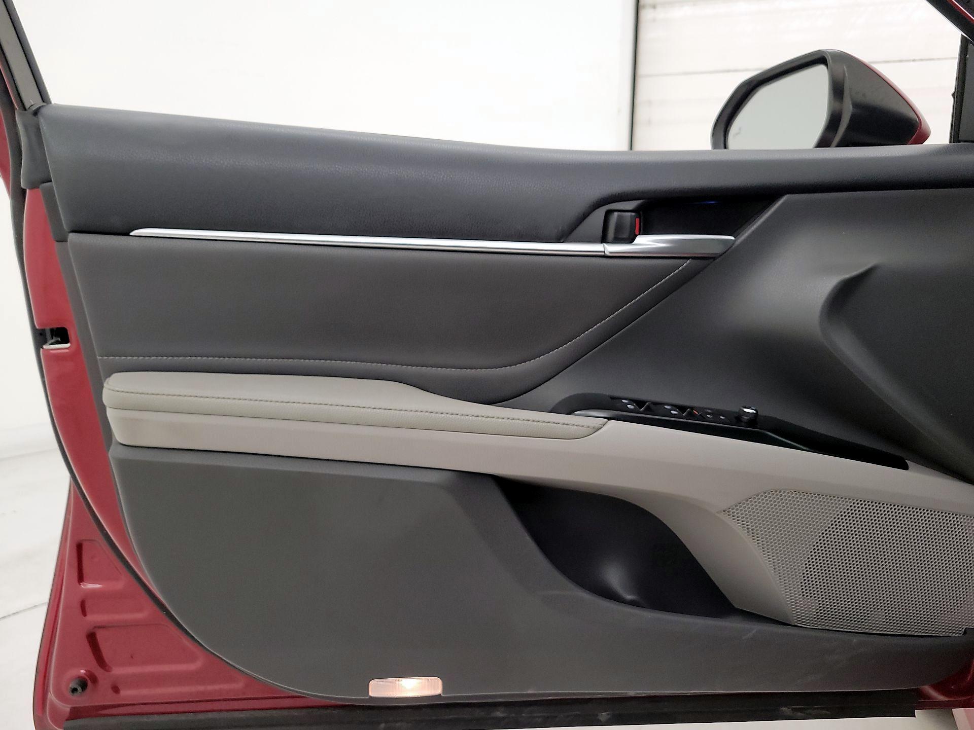 Thumbnail: 2018 Toyota Camry - 12