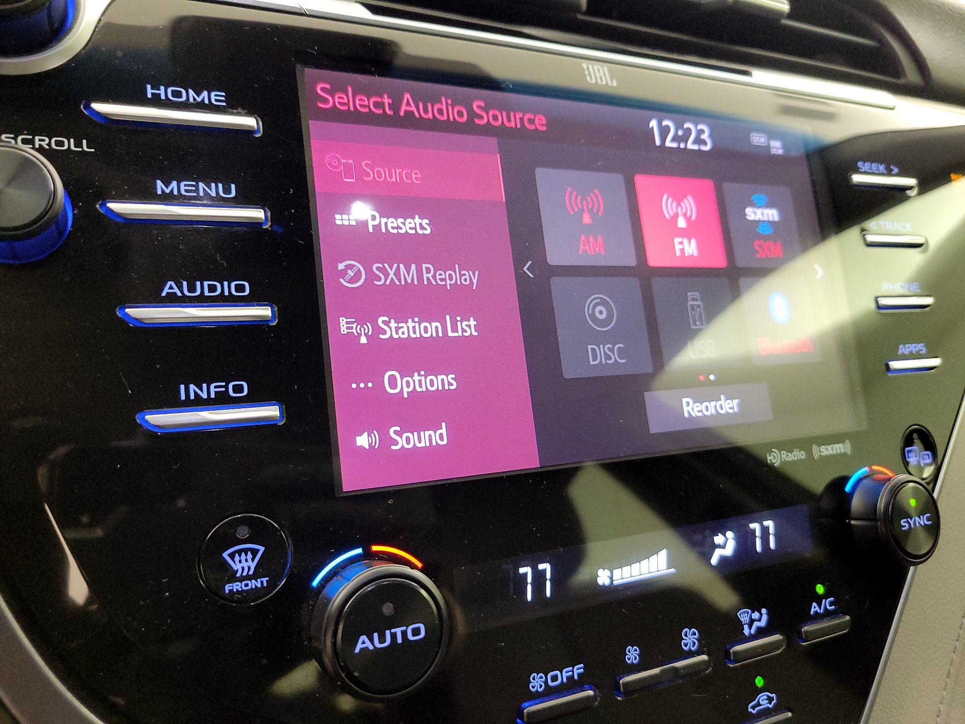 Thumbnail: 2018 Toyota Camry - 15