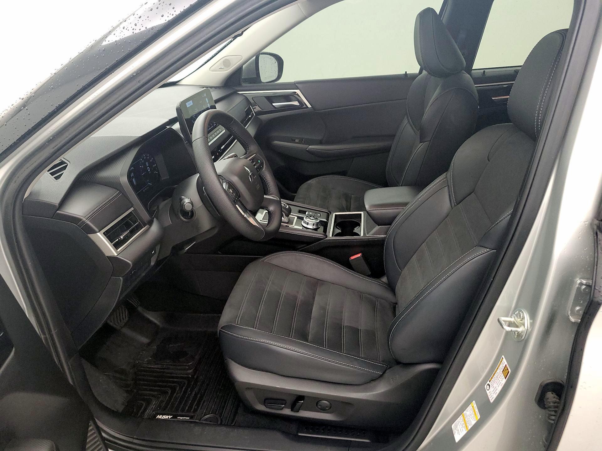 Thumbnail: 2024 Mitsubishi Outlander - 11