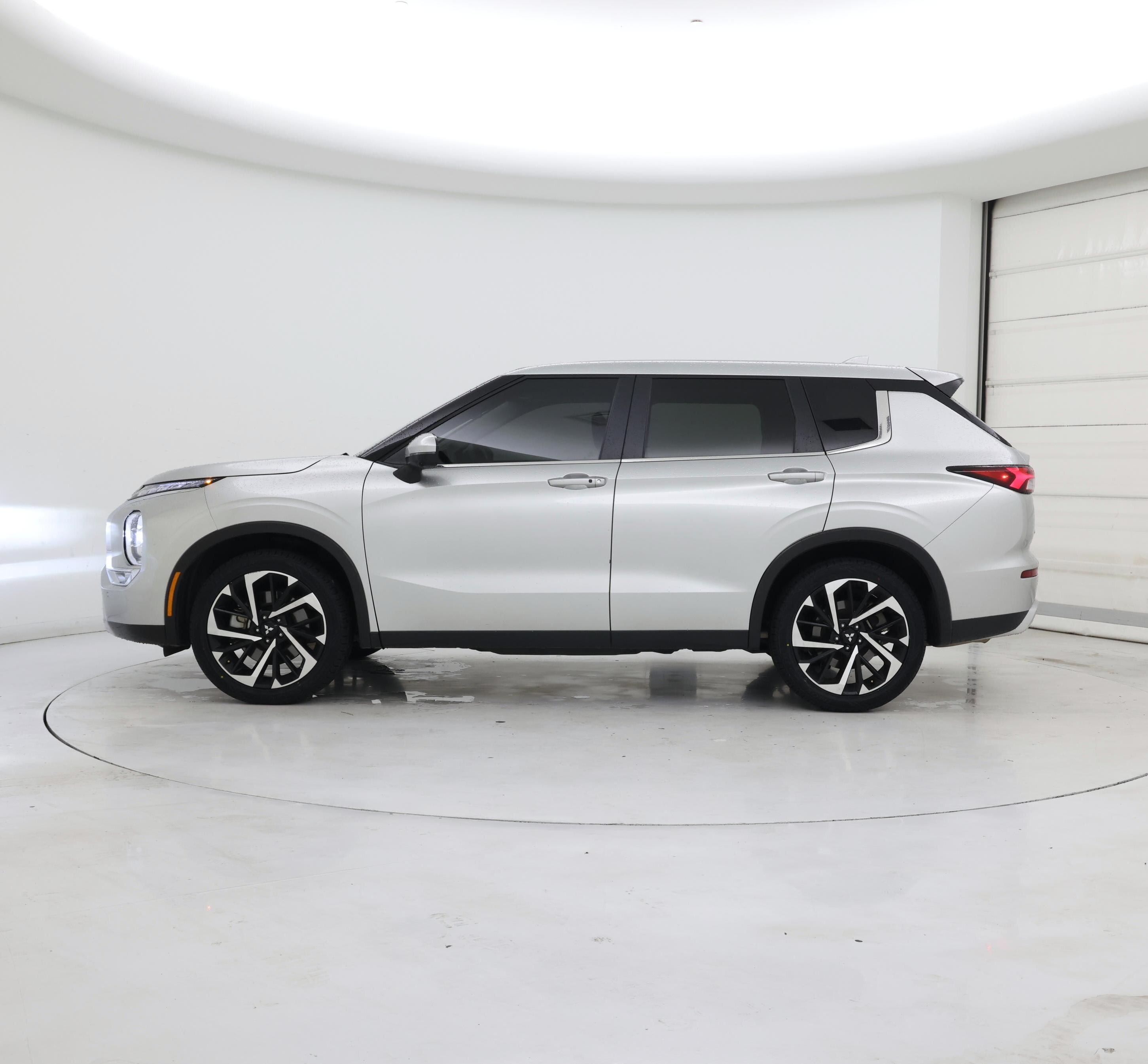Thumbnail: 2024 Mitsubishi Outlander - 3