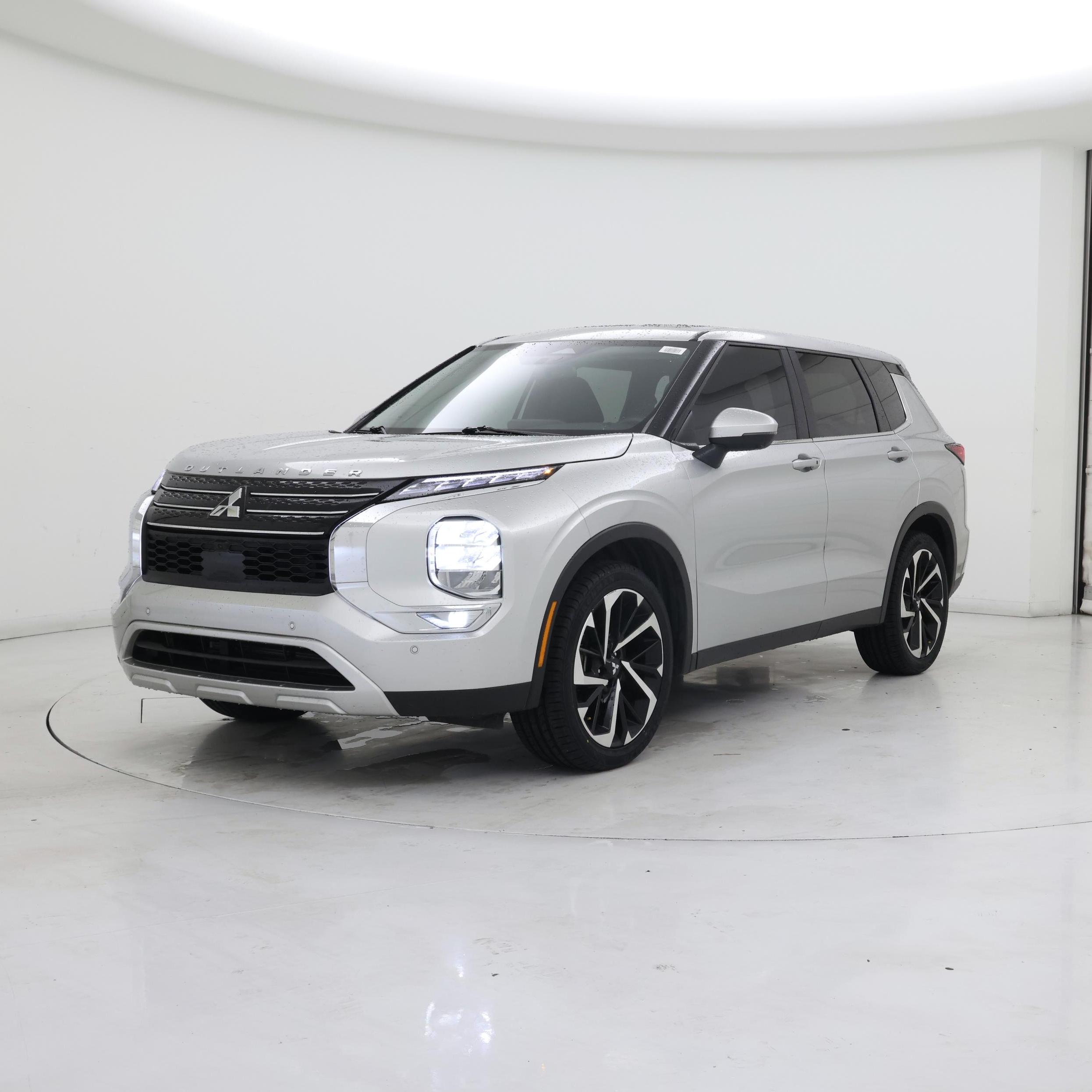 Thumbnail: 2024 Mitsubishi Outlander - 4