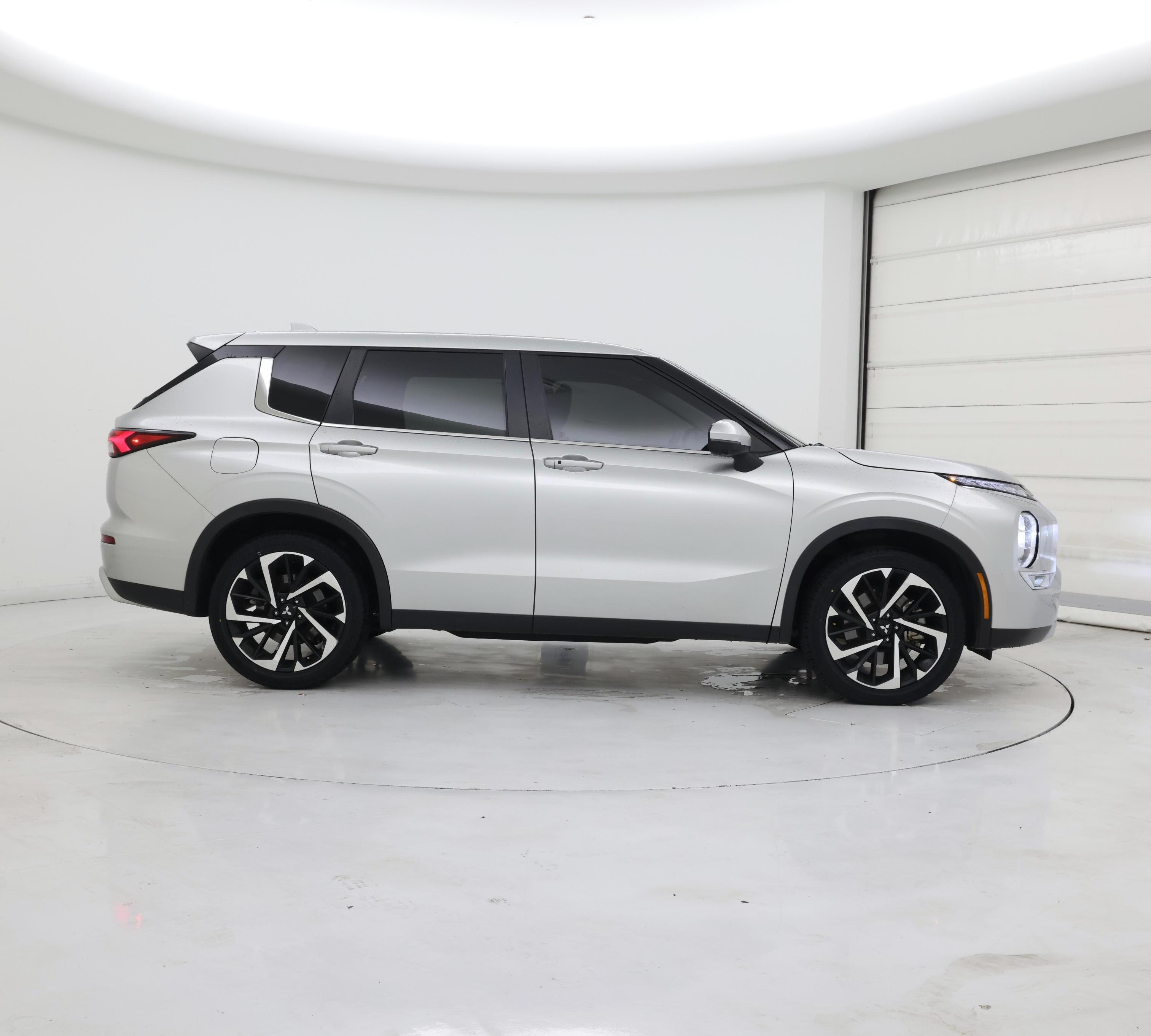 Thumbnail: 2024 Mitsubishi Outlander - 7