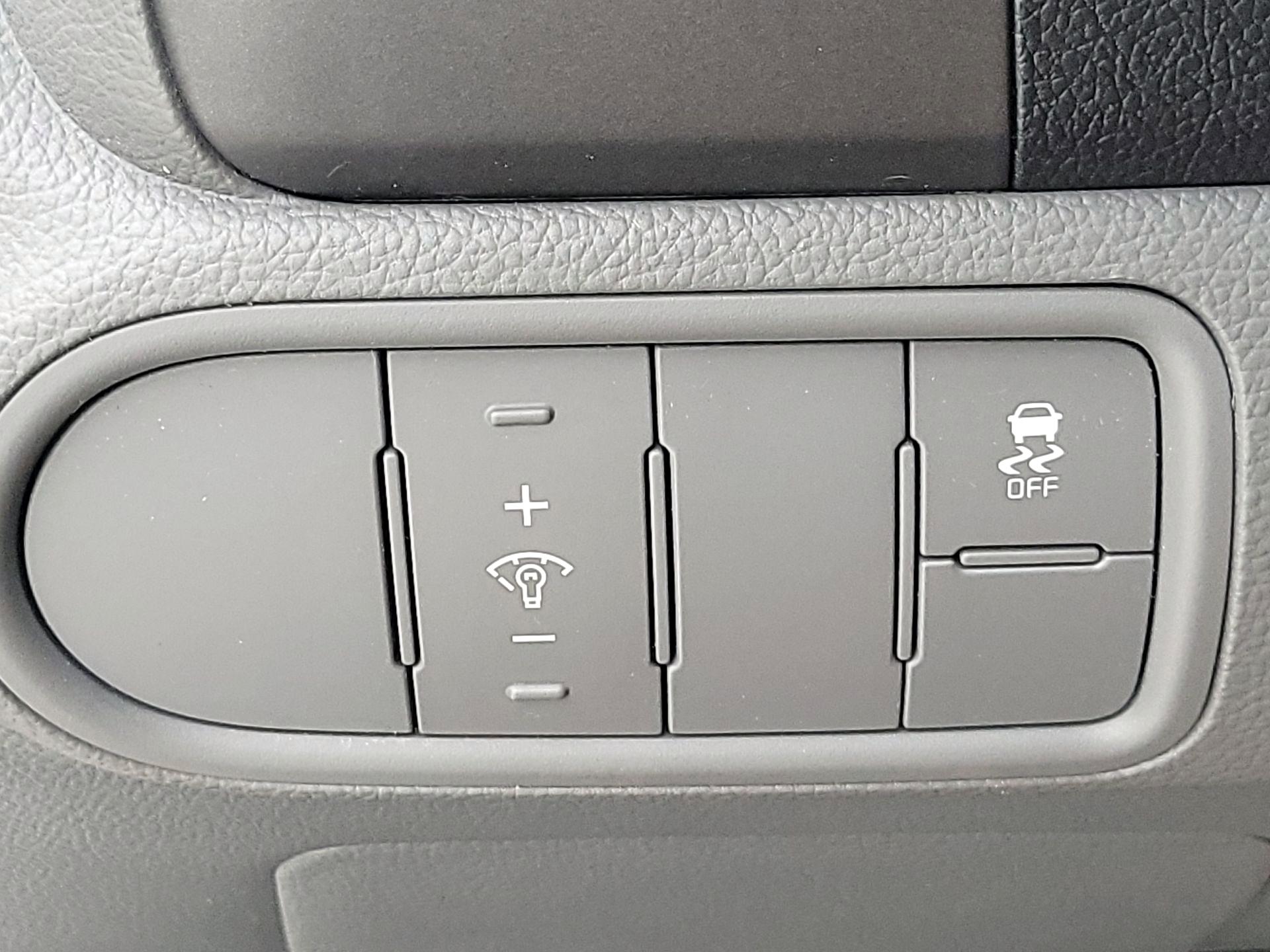 Thumbnail: 2018 Kia Forte - 13
