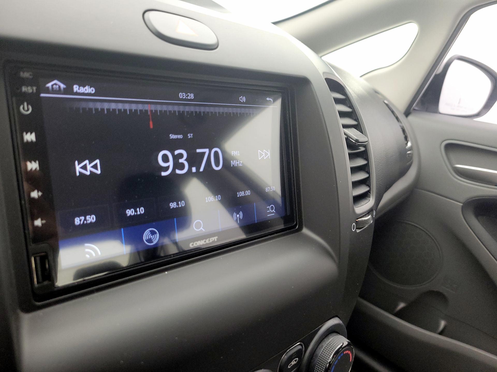 Thumbnail: 2018 Kia Forte - 15