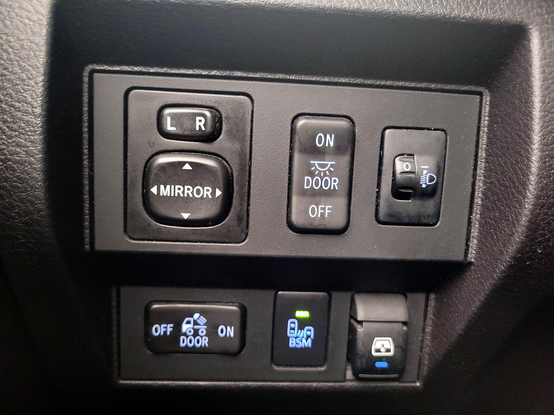 Thumbnail: 2014 Toyota Tundra - 13