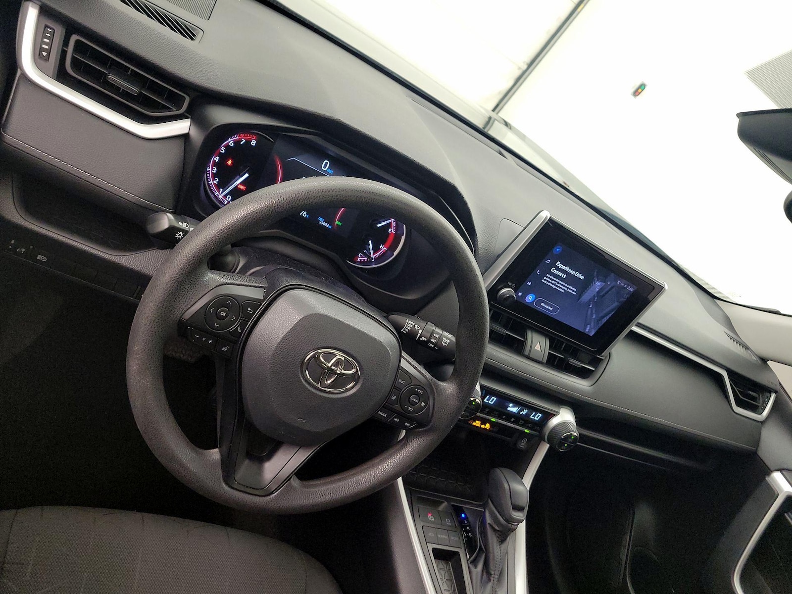 2023 Toyota RAV4 XLE - Photo 10