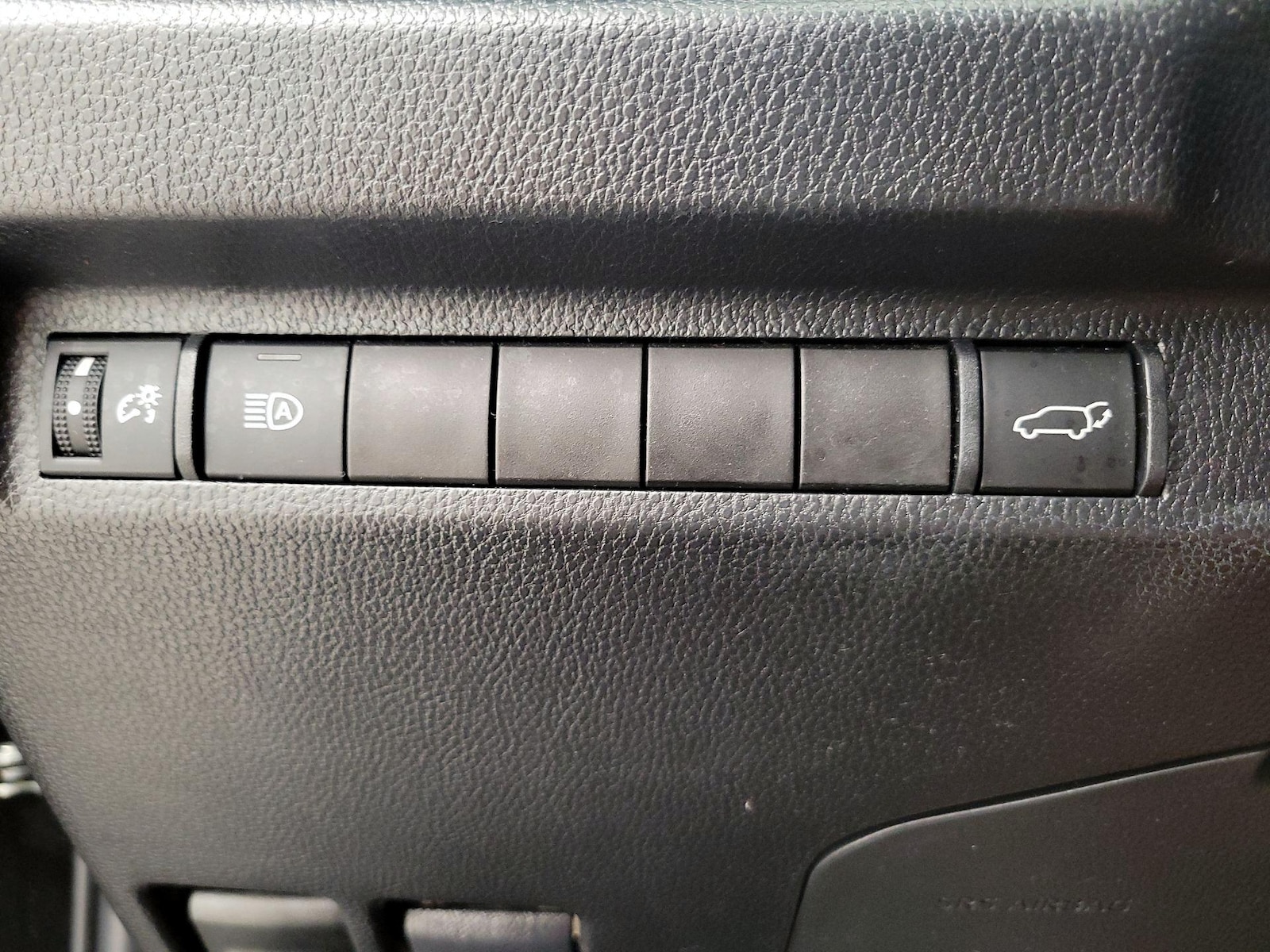 2023 Toyota RAV4 XLE - Photo 14