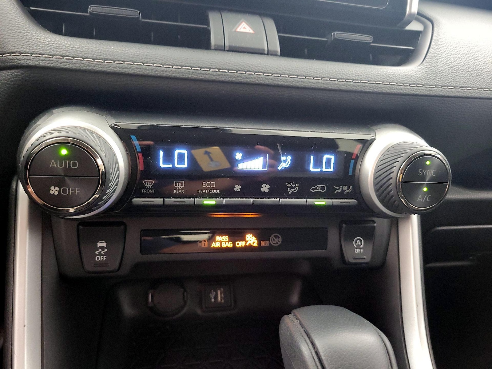 2023 Toyota RAV4 XLE - Photo 17