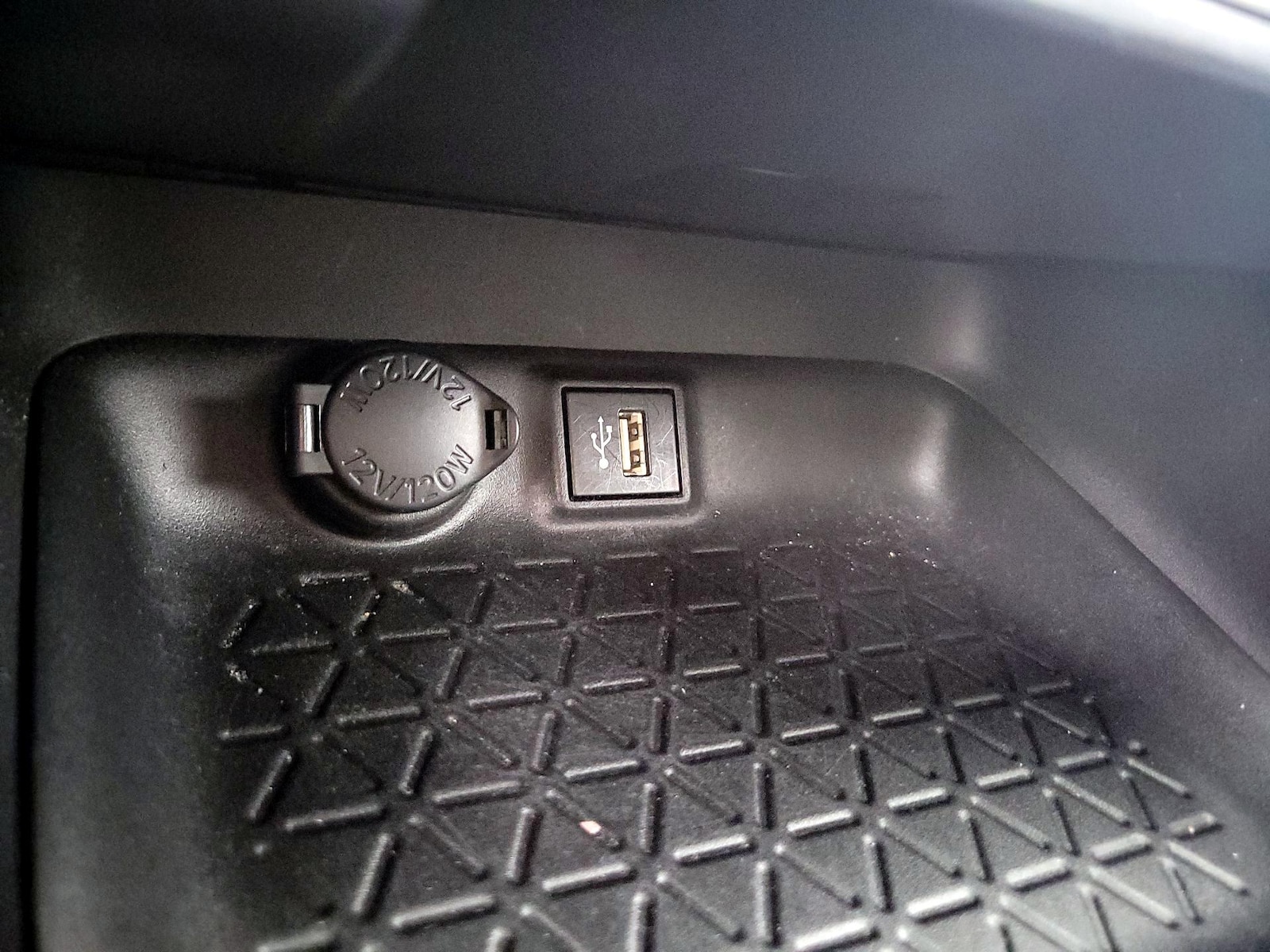 2023 Toyota RAV4 XLE - Photo 19