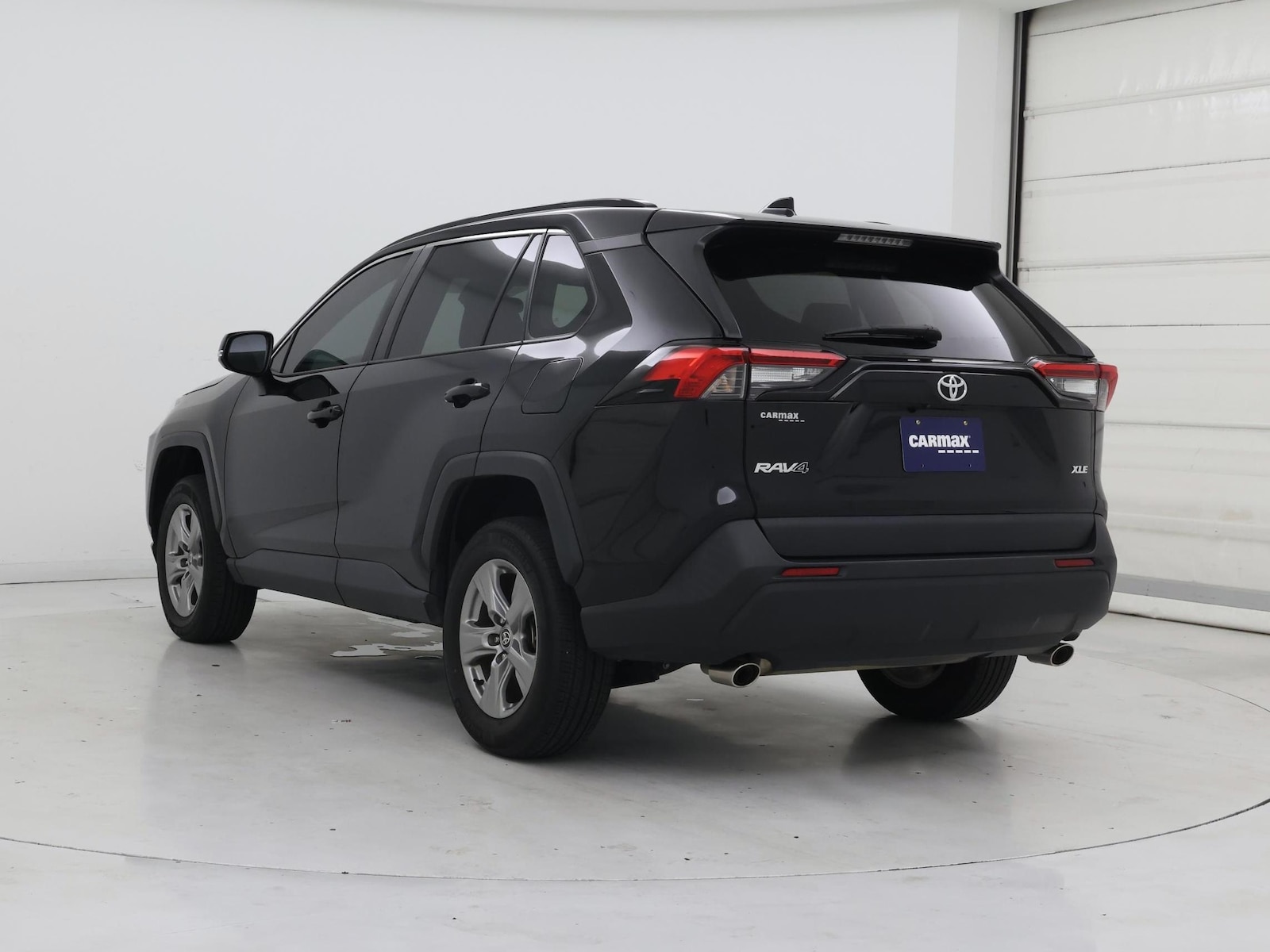 2023 Toyota RAV4 XLE - Photo 3