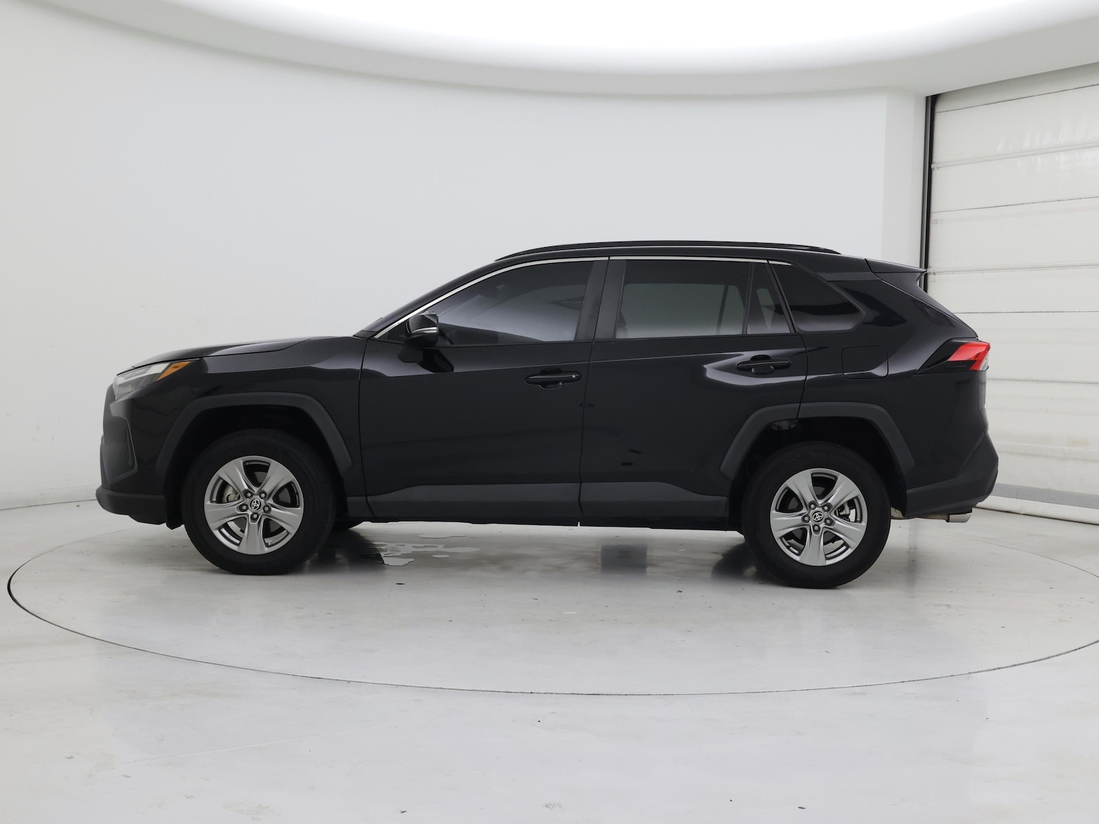2023 Toyota RAV4 XLE - Photo 4