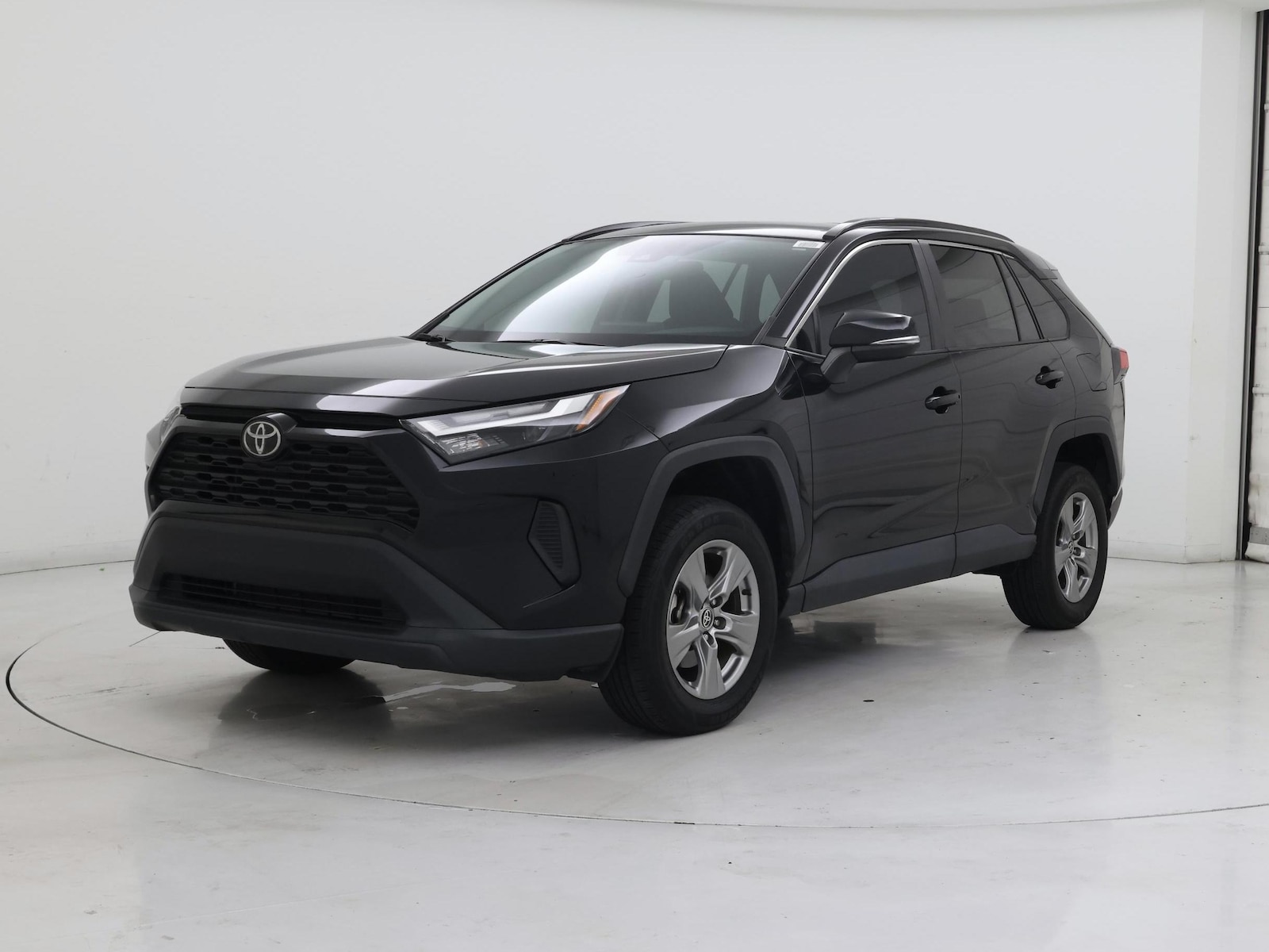 2023 Toyota RAV4 XLE - Photo 5